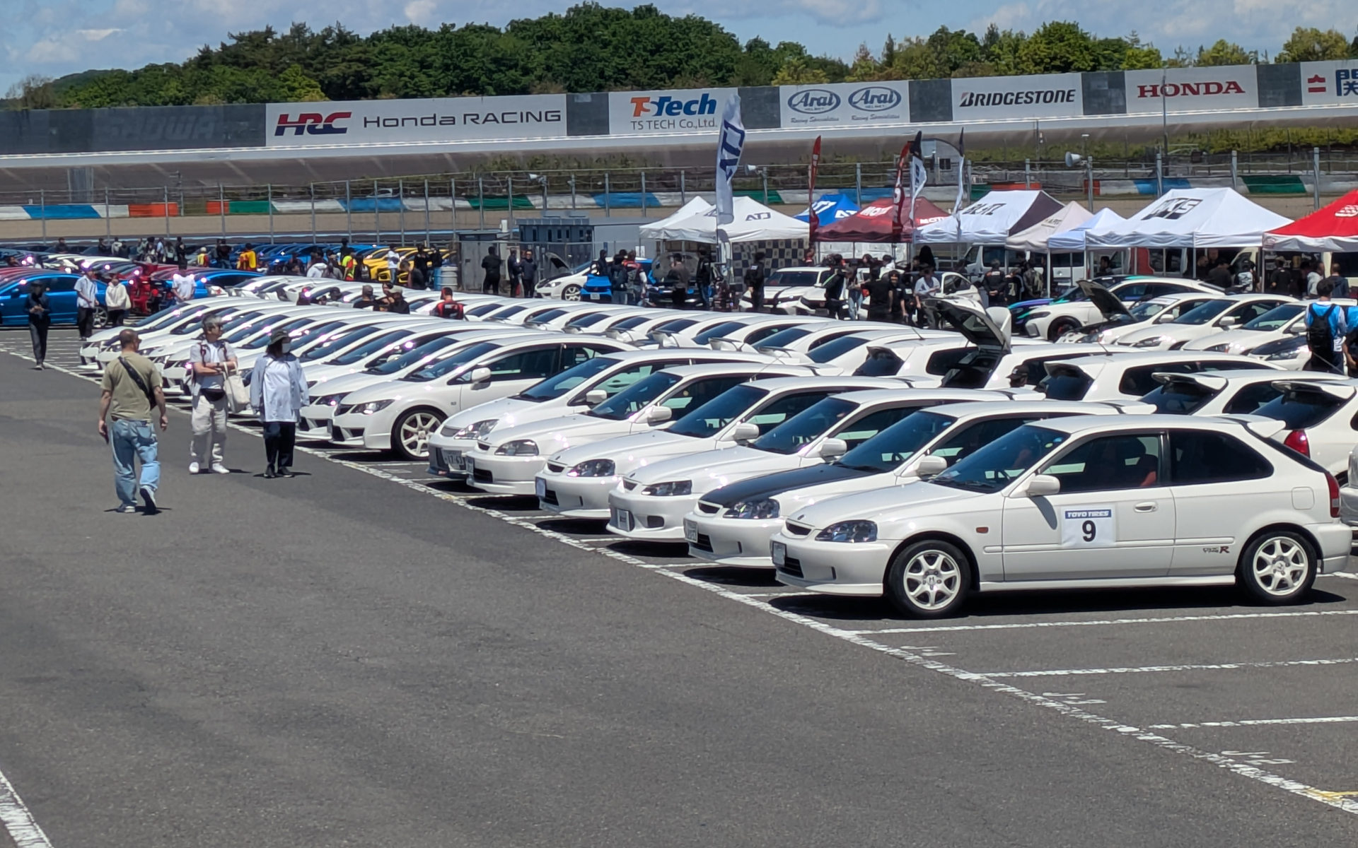 旧型マシンやボディカラーによって分けられていた