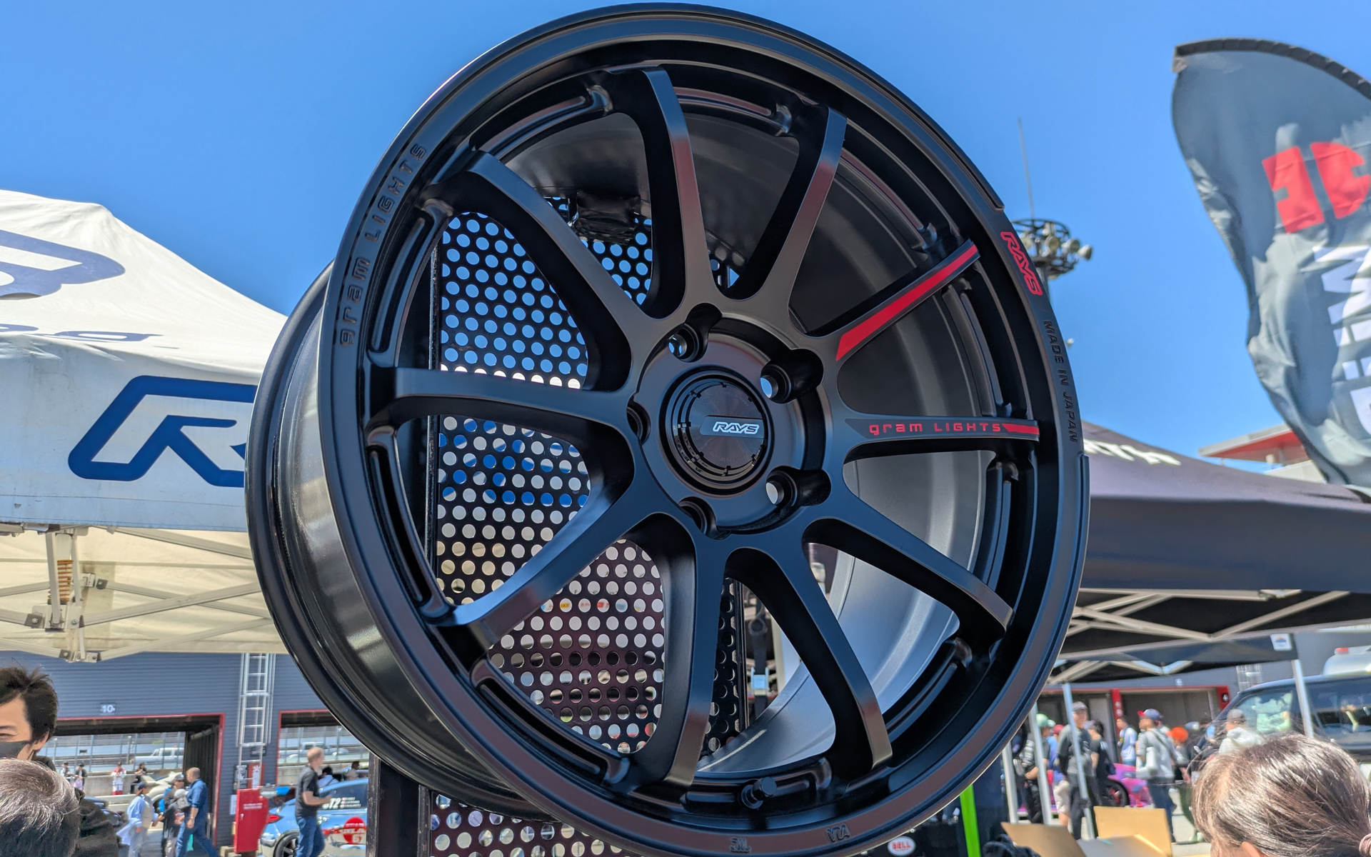 レイズの鋳造1ピースホイールブランド、グラムライツの新作「57NR LIMITED II」のサイズは18インチ