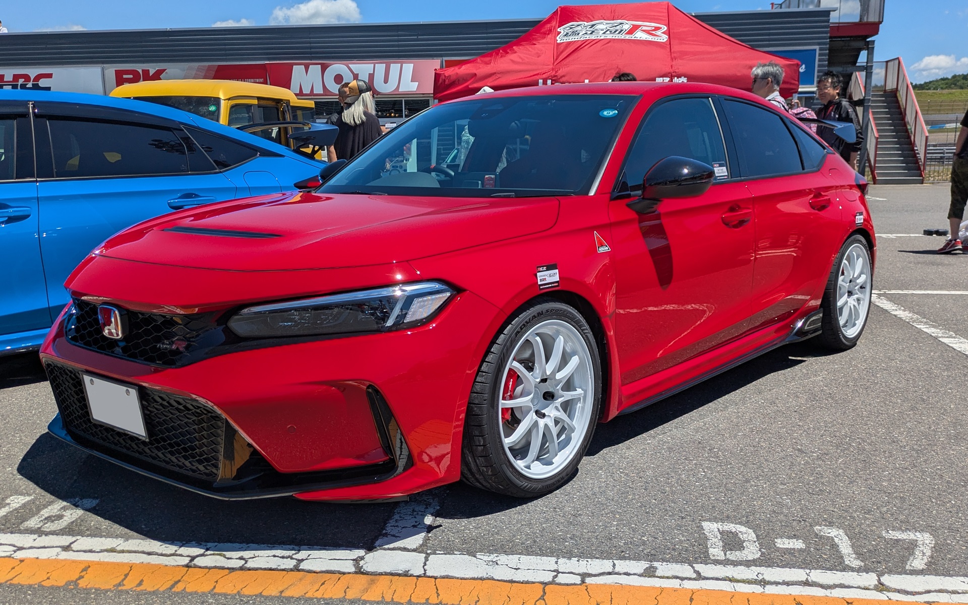 レイズのホイールを装着したタイプR鑑定団（ホンダカーズ野崎）のデモカー