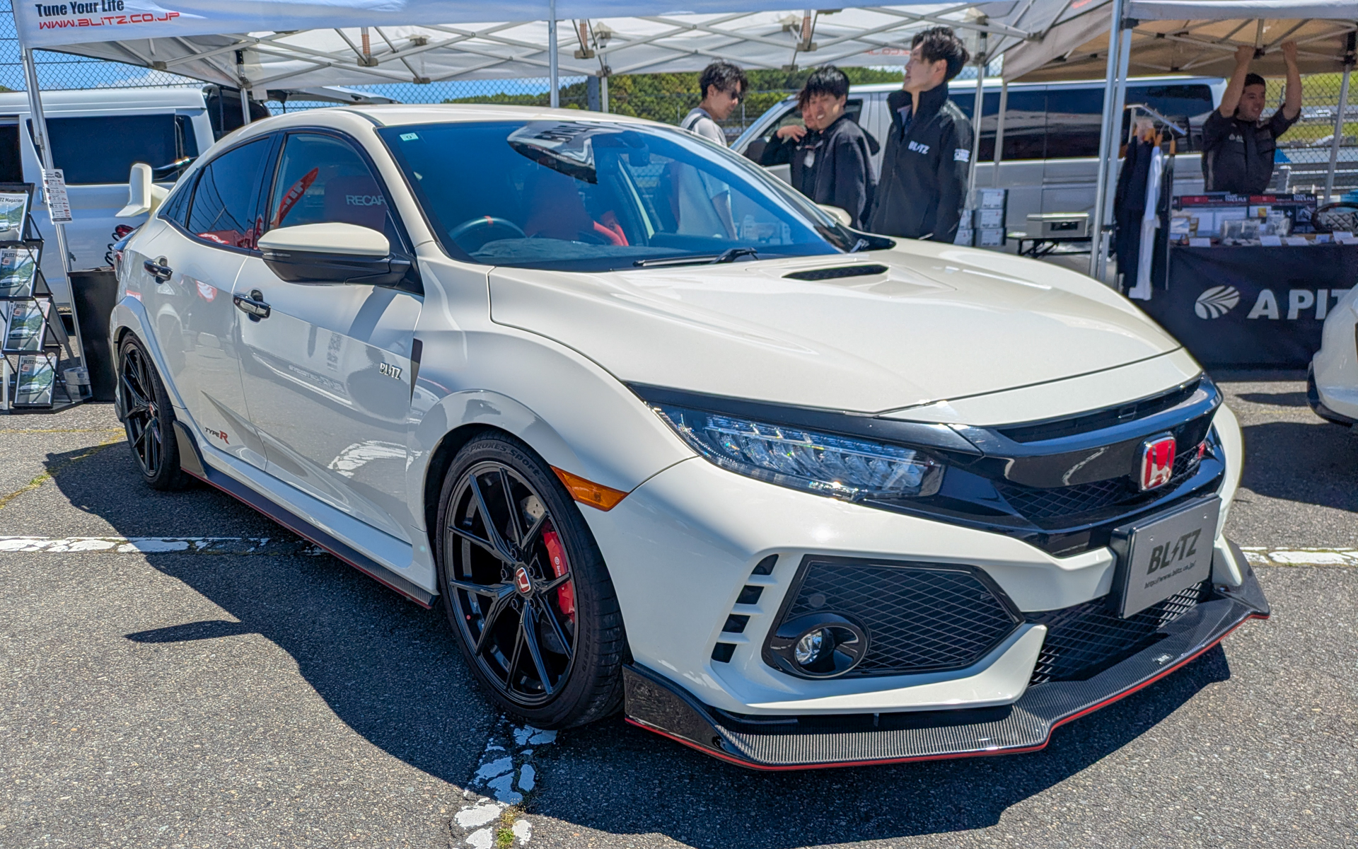 BLITZの現行と先代の2台のデモカー