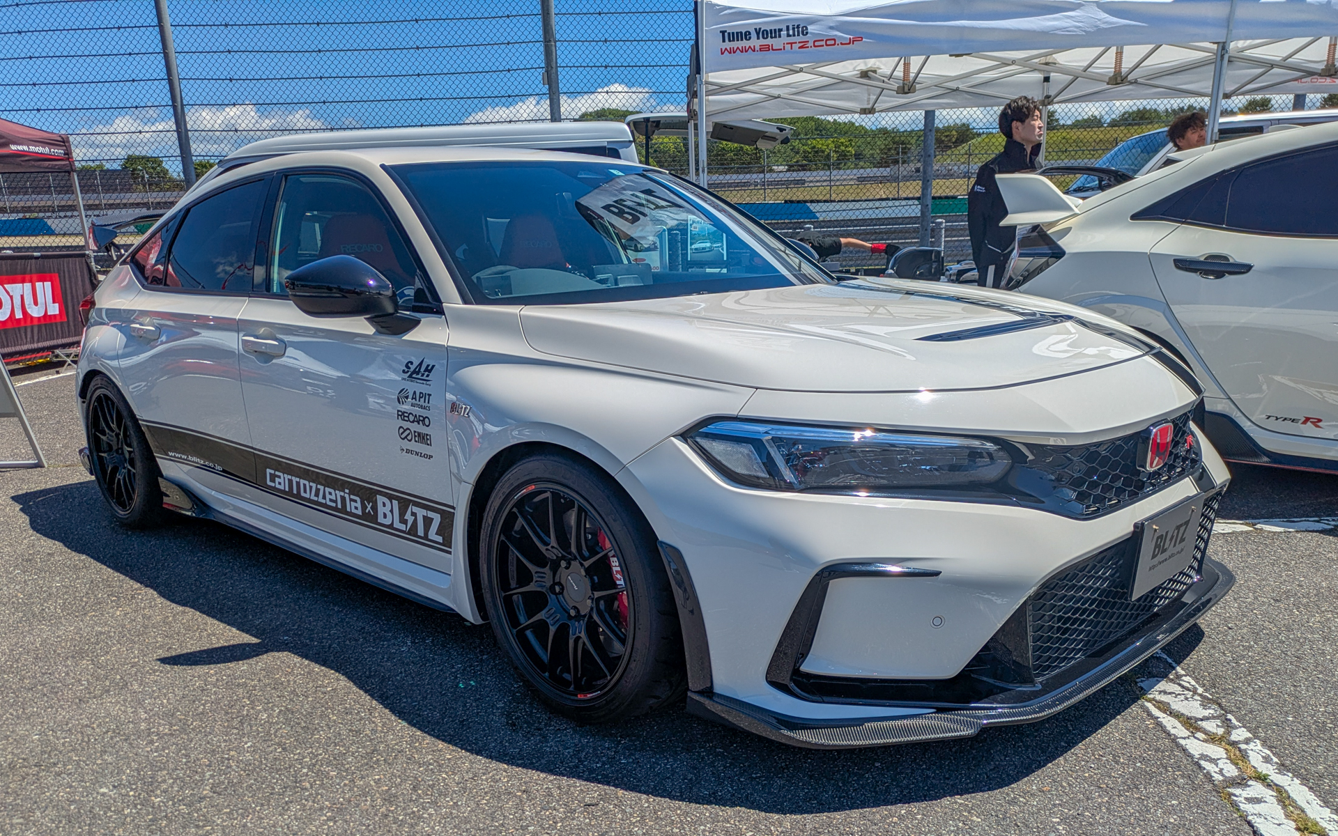 BLITZの現行と先代の2台のデモカー