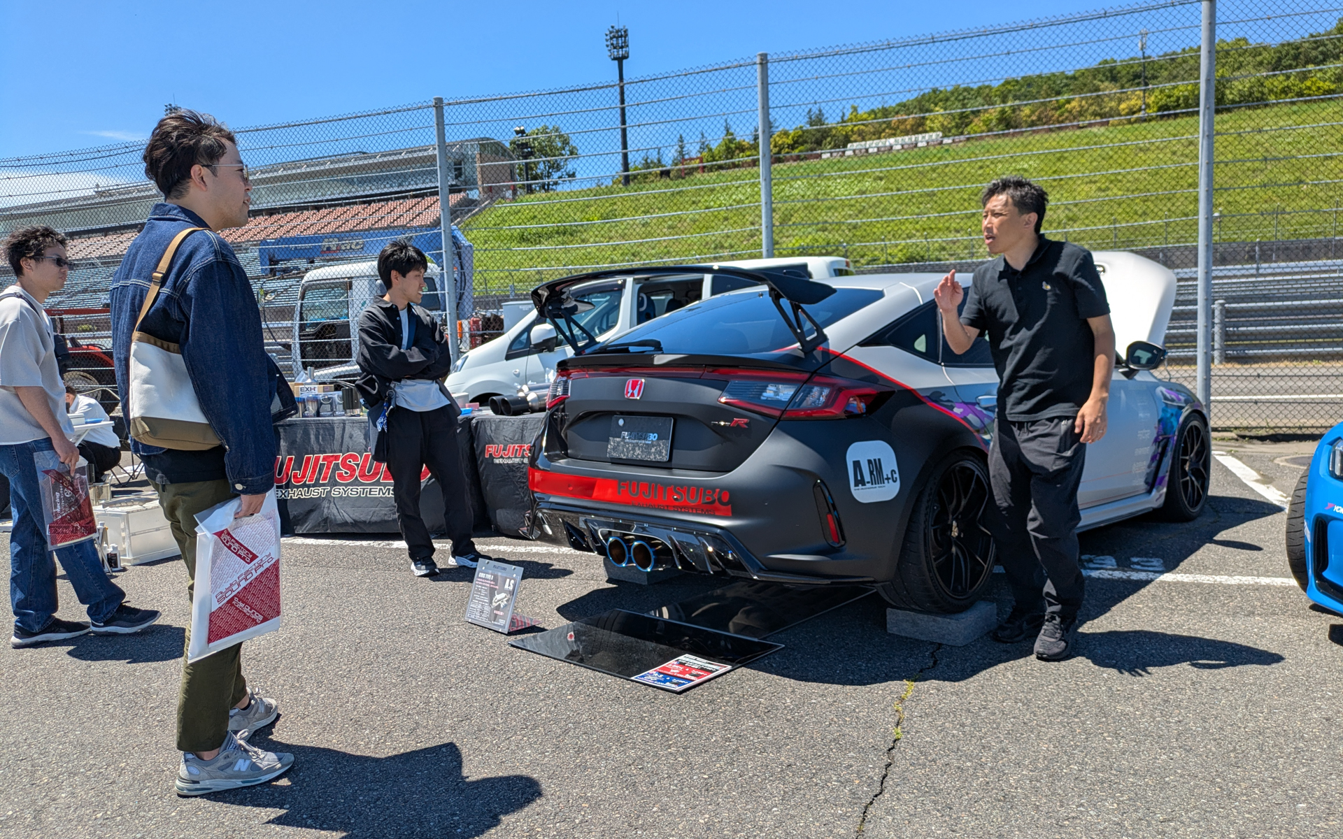 マフラーメーカーのFUJITUBOのデモカー