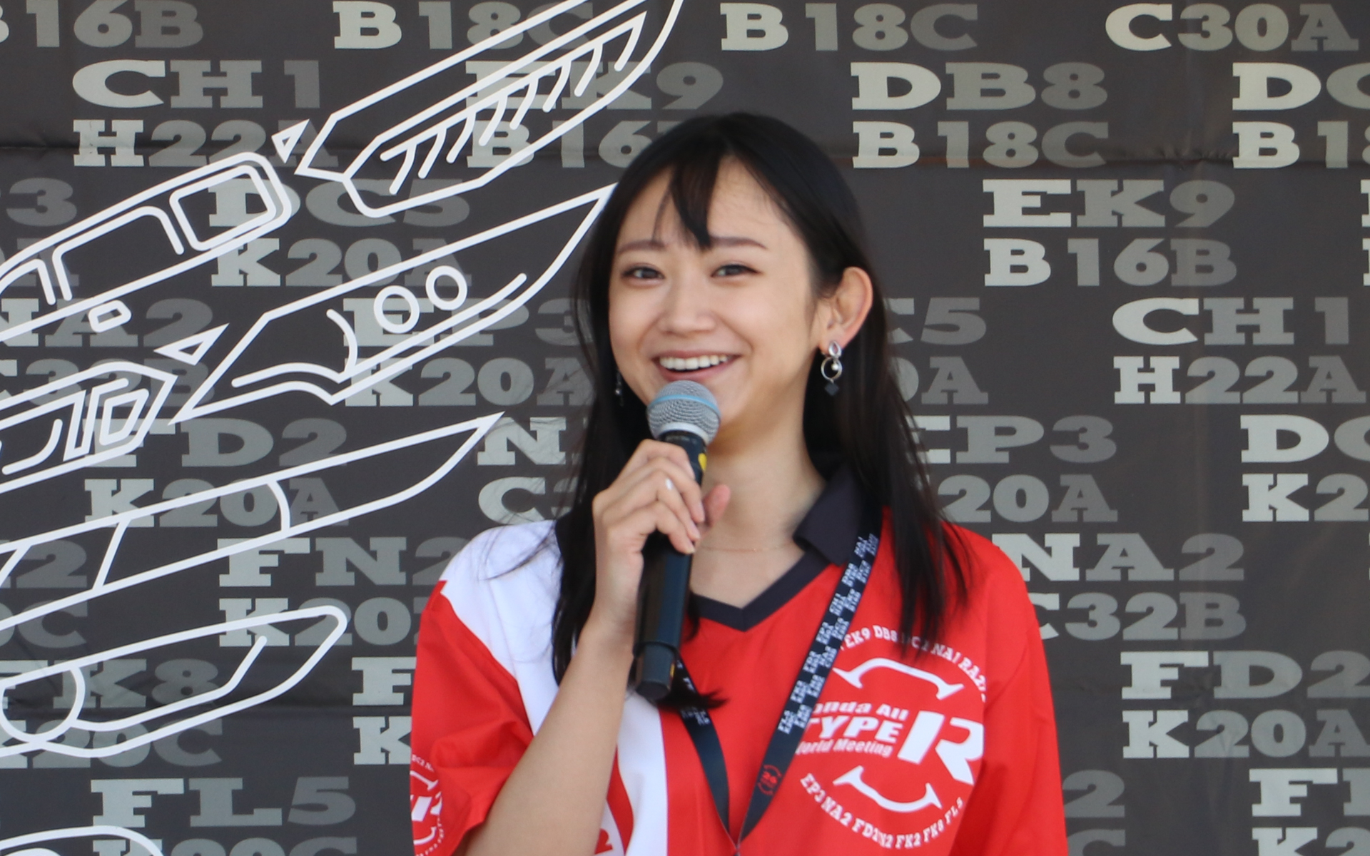 Honda All Type R World Meeting2026実行委員長でもある相沢菜々子さん。土屋氏から「ハチ子」という愛称を命名されている