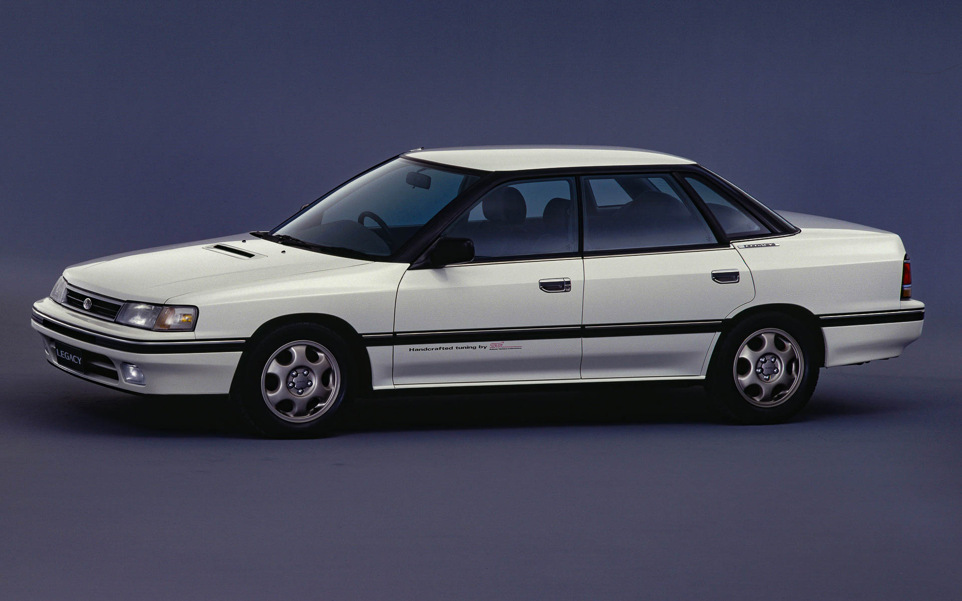 EJ20エンジンは、初代レガシィに搭載されて1989年（平成元年）にデビューし、スバルのさまざまなモデルラインアップに長期にわたって採用された