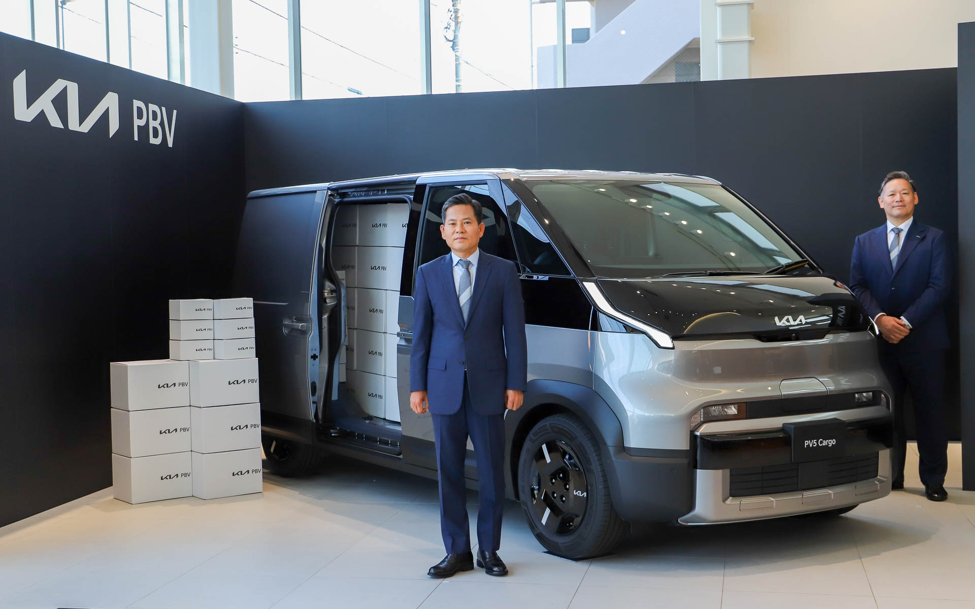 第1号店となる「Kia PBV 東京西」のオープニングセレモニーを開催
