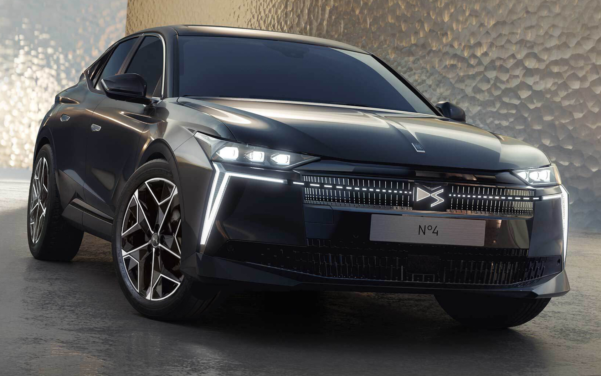 DSオートモビルの新型N°4 ETOILE HYBRID