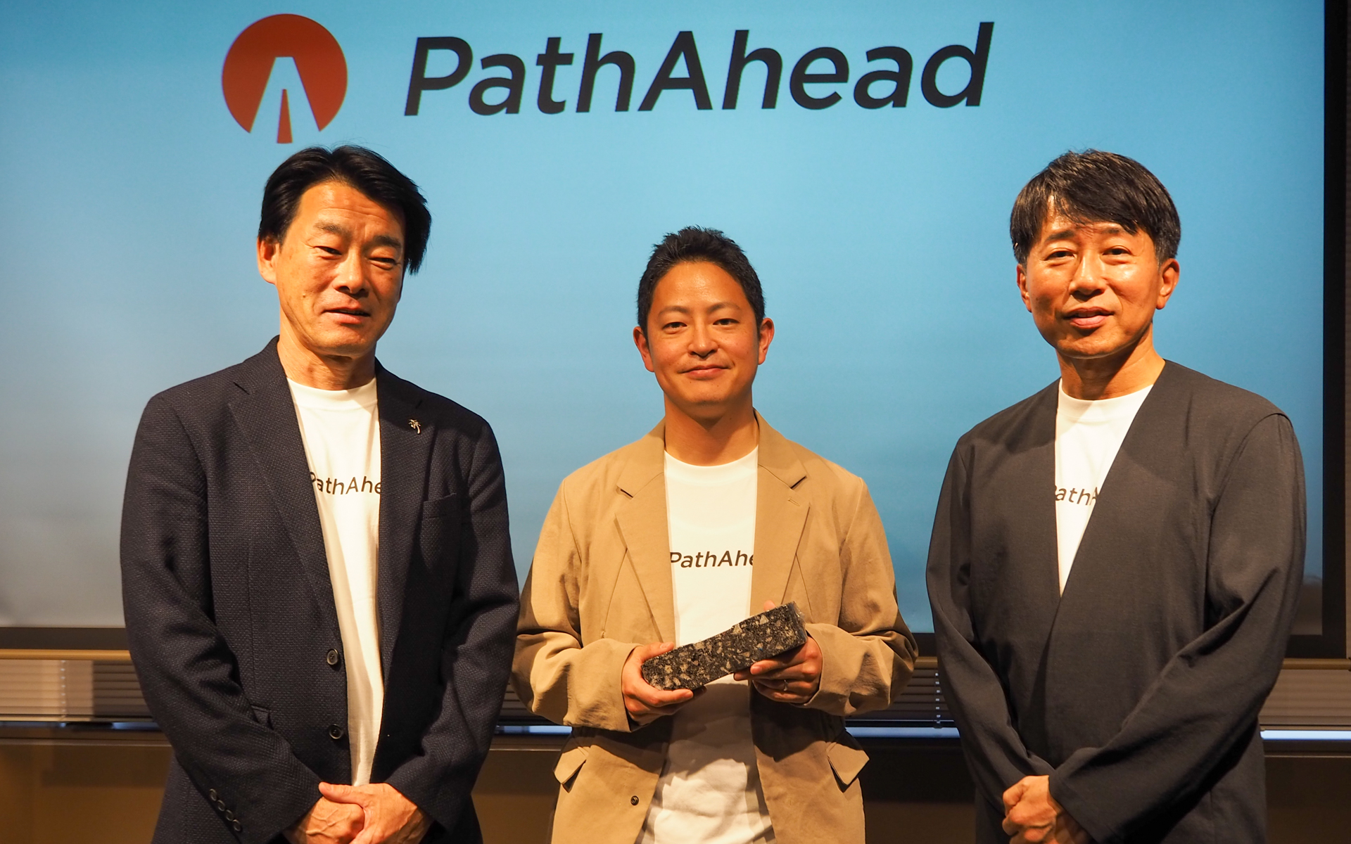 左から、パスアヘッド技術顧問 永田佳文氏、パスアヘッド代表取締役 CEO 伊賀将之氏、パスアヘッド事業顧問 守屋実氏