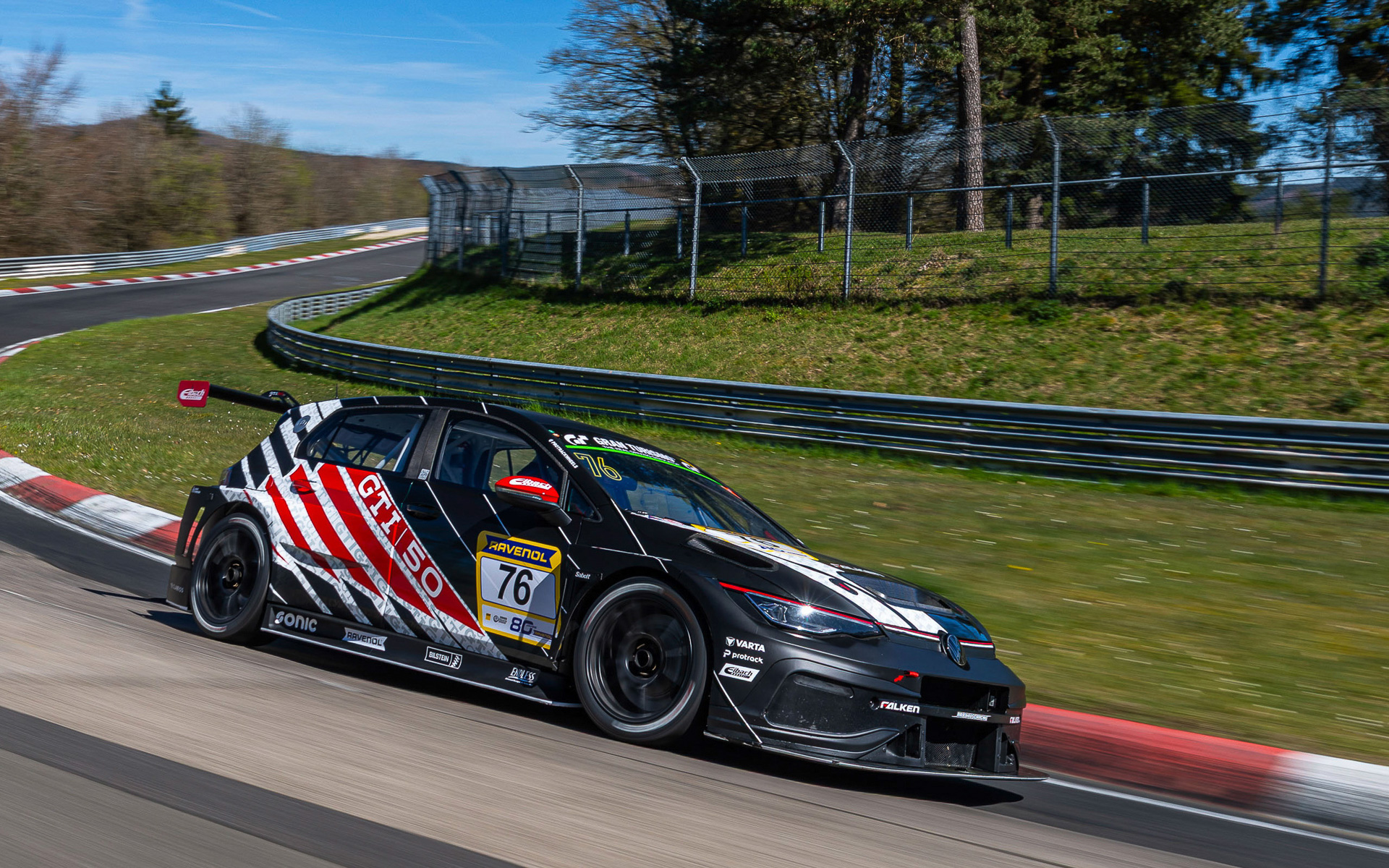 GTIの50周年記念塗装が施された76号車 Max Kruse Racing, VW Golf GTI Clubsport 24h
