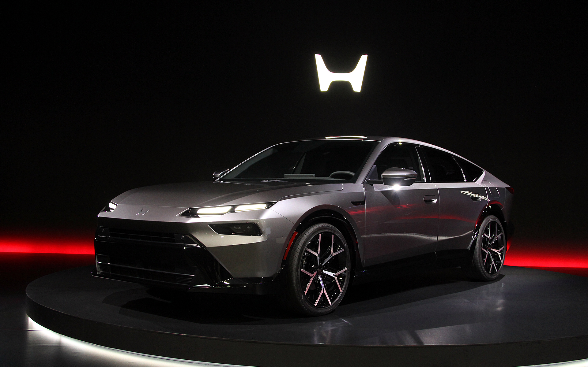 次世代ハイブリッド車のプロトタイプ「Honda Hybrid Sedan Prototype」
