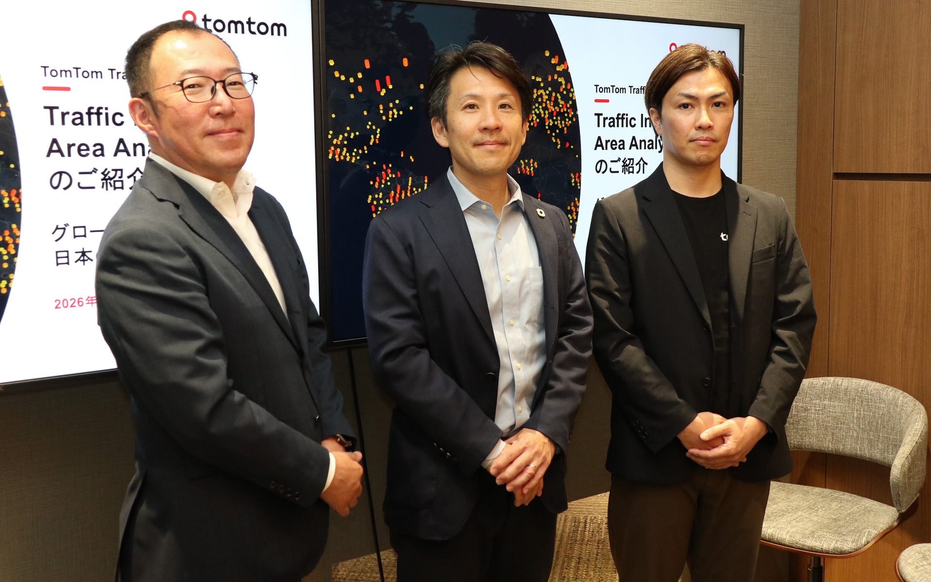 「TomTom Traffic Index」2025年度版の記者説明会でプレゼンテーションを行なったTomTom シニアアカウントマネージャー 石橋紀彰氏（左）、同日本営業責任者 田中秀明氏（中央）、同プロジェクトマネージャー 長尾淳史氏（右）