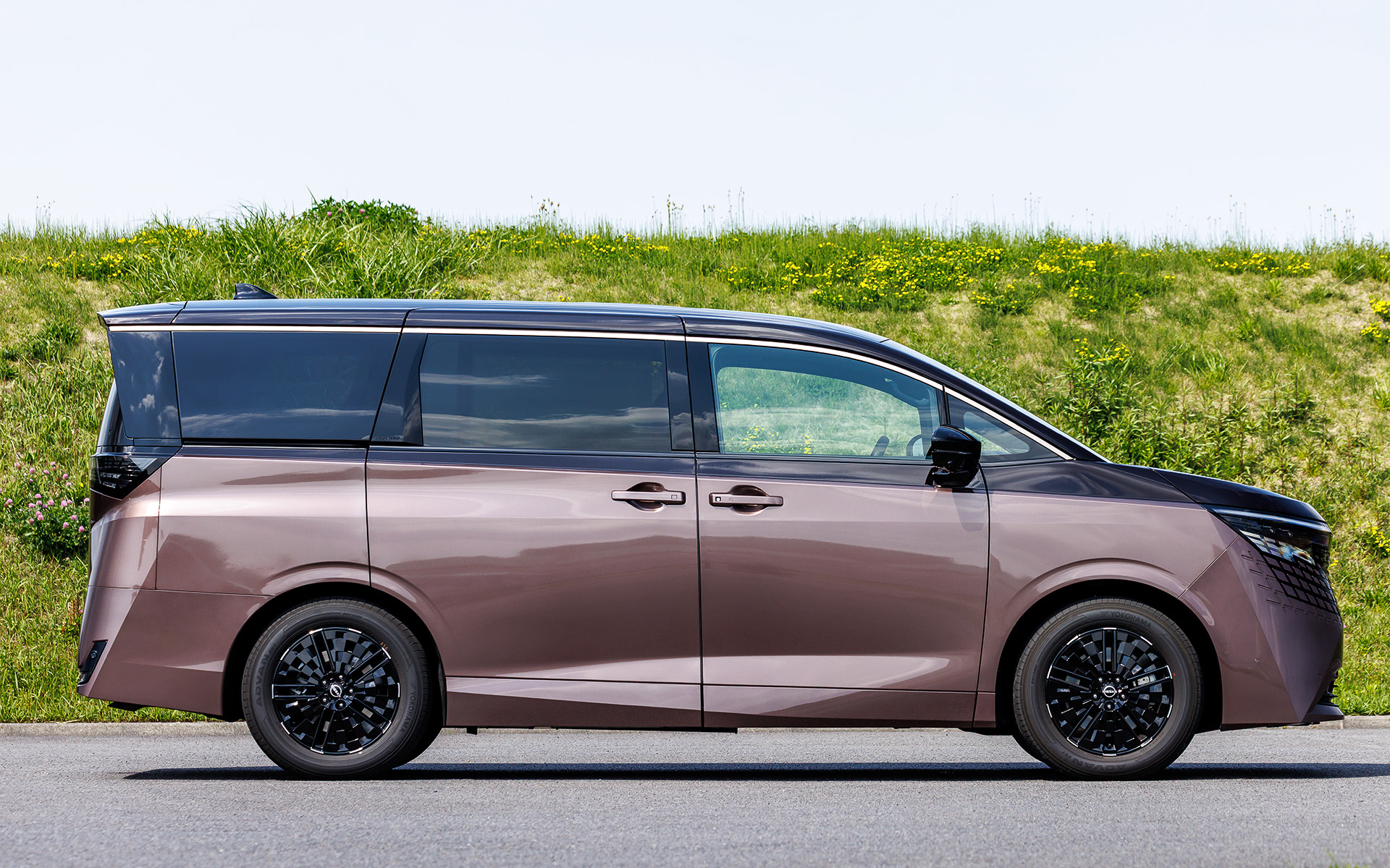 新型エルグランドのボディサイズは4995×1895×1965mm（全長×全幅×全高）、ホイールベースは3000mm（数値は日産測定値）