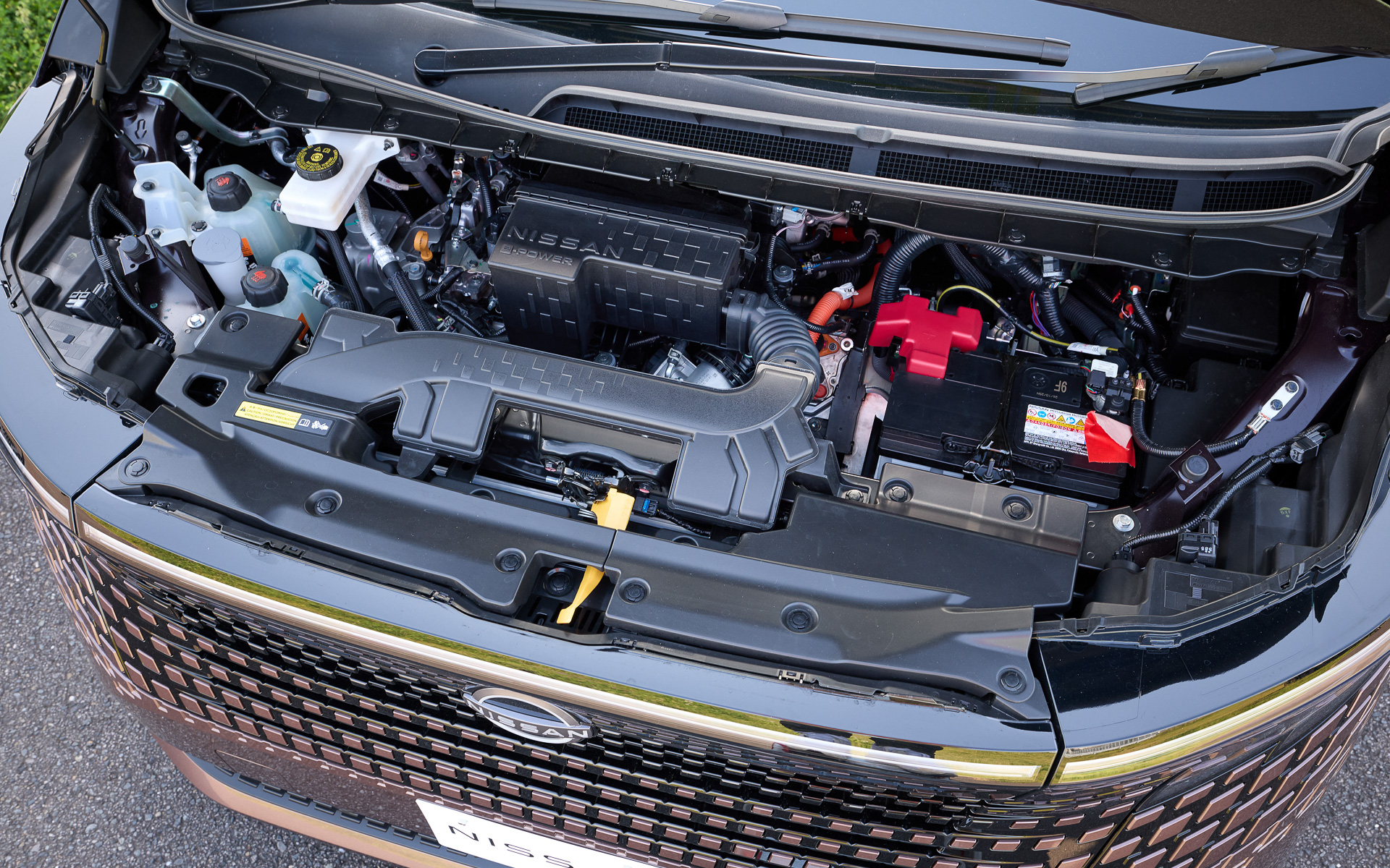 第3世代e-POWERは新型ZR15DDTeエンジンをはじめ、モーター・発電機・インバーター・減速機・増速機の5つの主要部品を1つにまとめた「5-in-1 e-POWERパワートレインユニット」を搭載。駆動用のモーターはトータルで500Nm以上のトルクを出すという