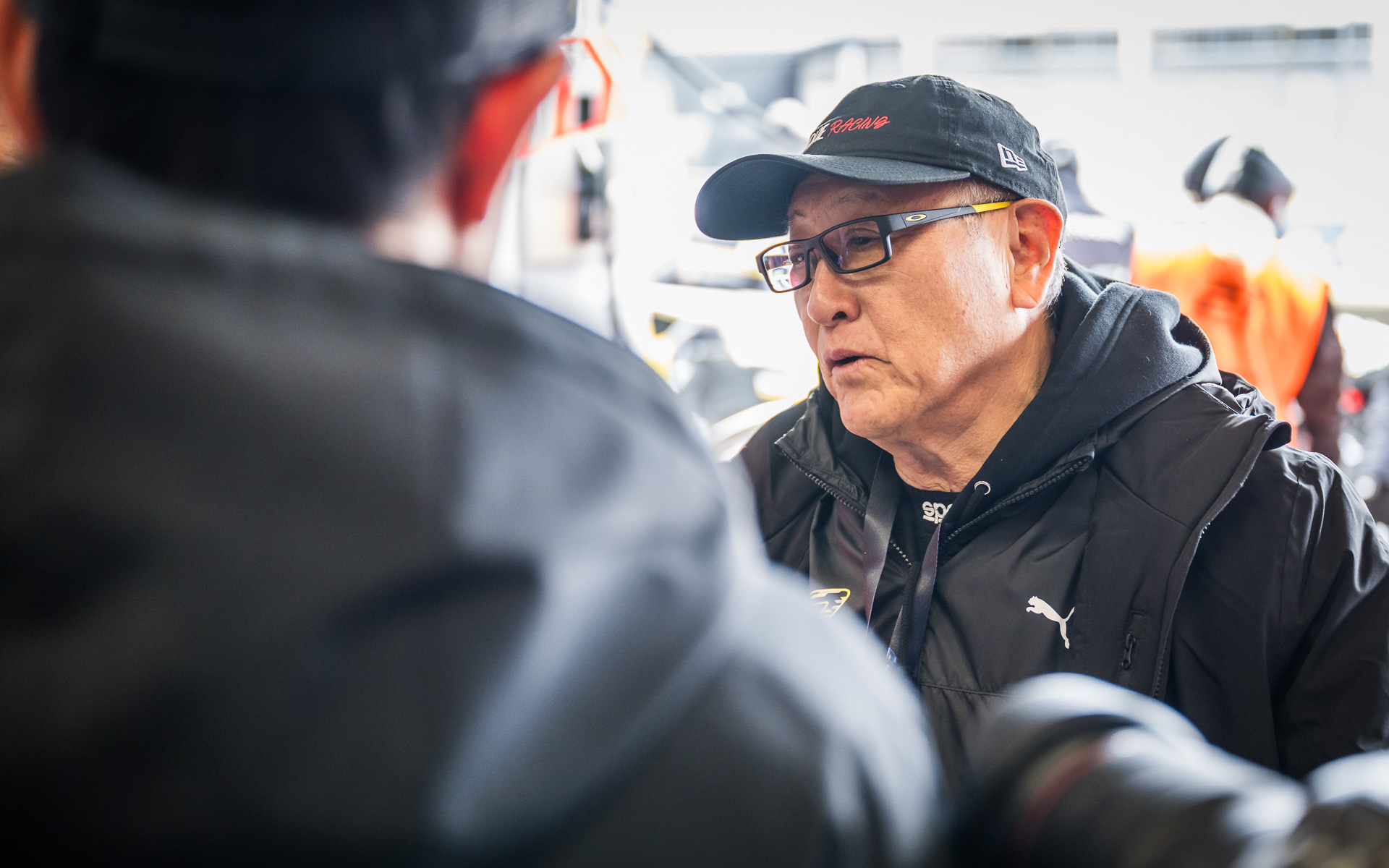 全交換作業というチームの判断を尊重し、「何よりも安全優先でチャレンジしなさい」と指示を出した豊田章男会長。さまざまな困難のあった2026年のニュル活動を「これがニュルです」と総括。「どこまでできるかは分かりませんが、このルーキーレーシング、GR、そしてトヨタ、ニュル活動、この活動は続けてまいります」とチームに約束した