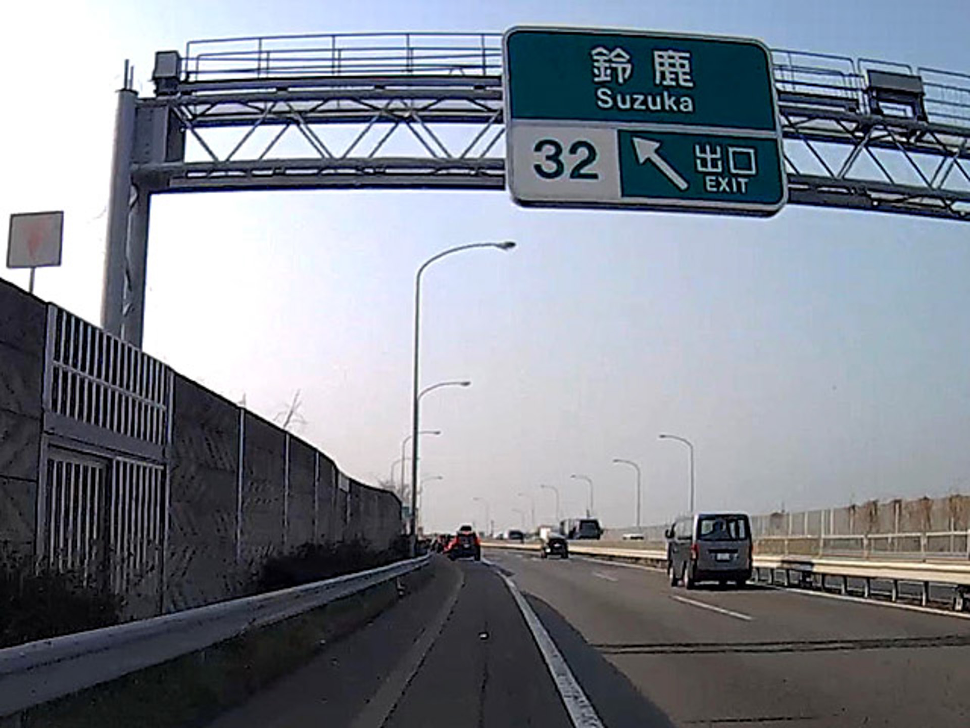 鈴鹿IC出口で料金所まで少し渋滞