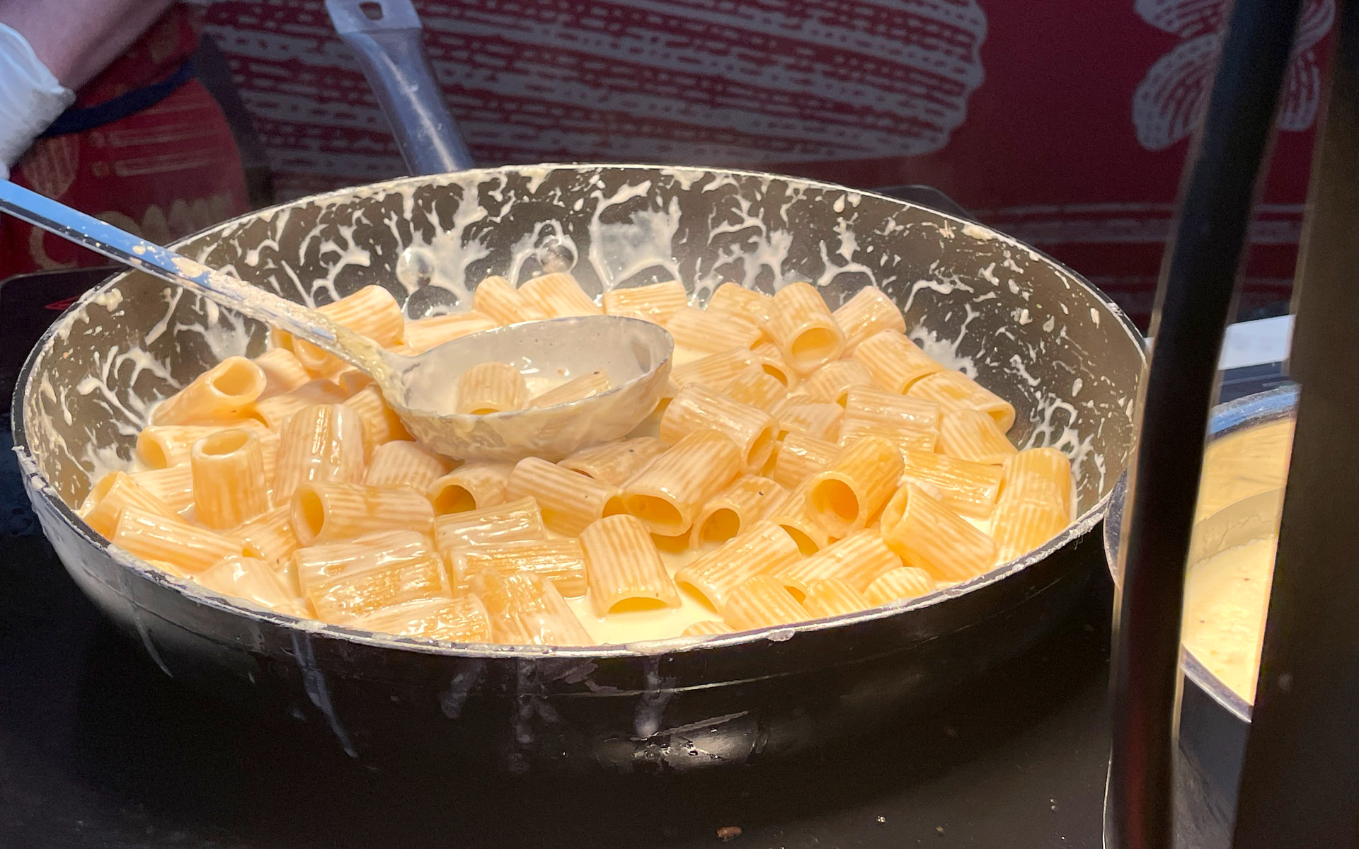 2種類のパスタ・ソースを選ぶことができる。もちろん複数も可