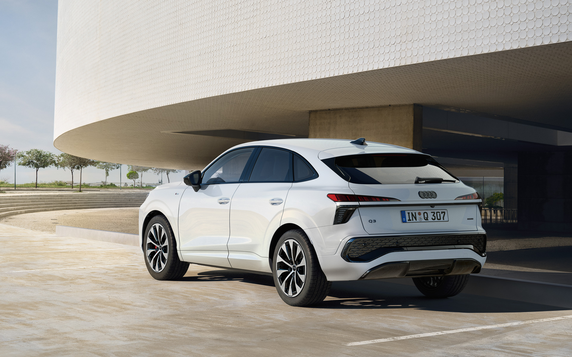 新型Q3 スポーツバック