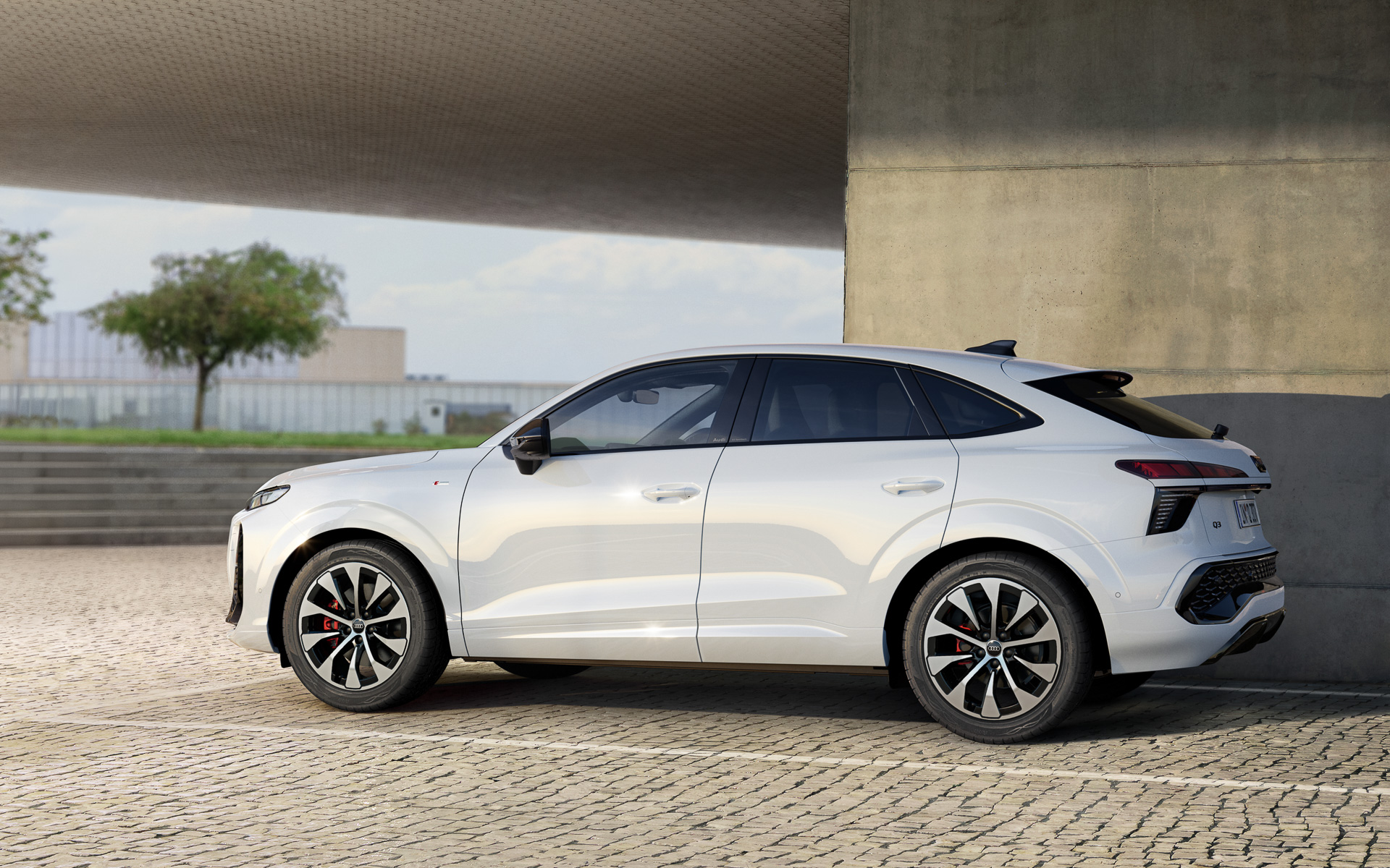 新型Q3 スポーツバック