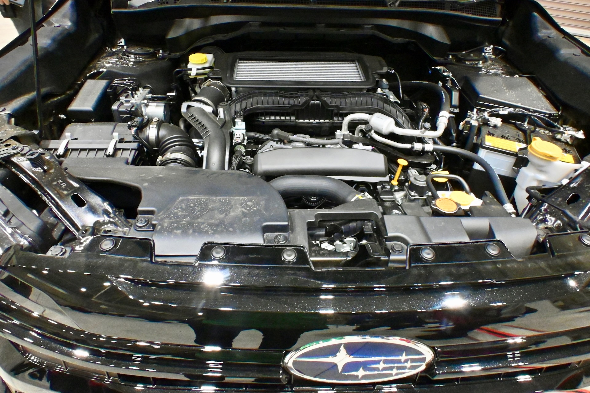追加グレードの「Touring」「Touring EX」が搭載するのは水平対向4気筒DOHC 1.8リッターターボエンジン