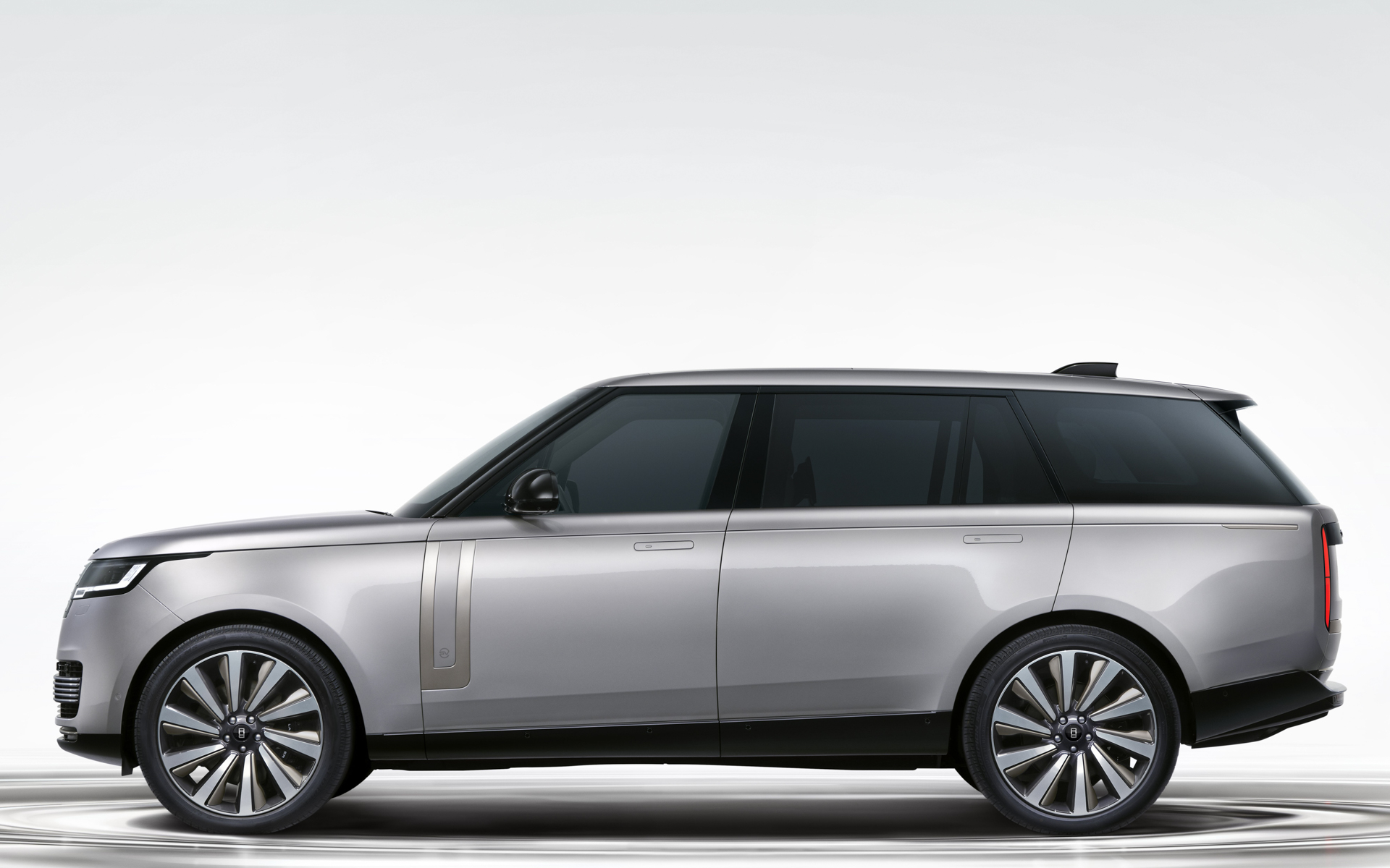 新設定の最上級グレード「RANGE ROVER SV ULTRA」