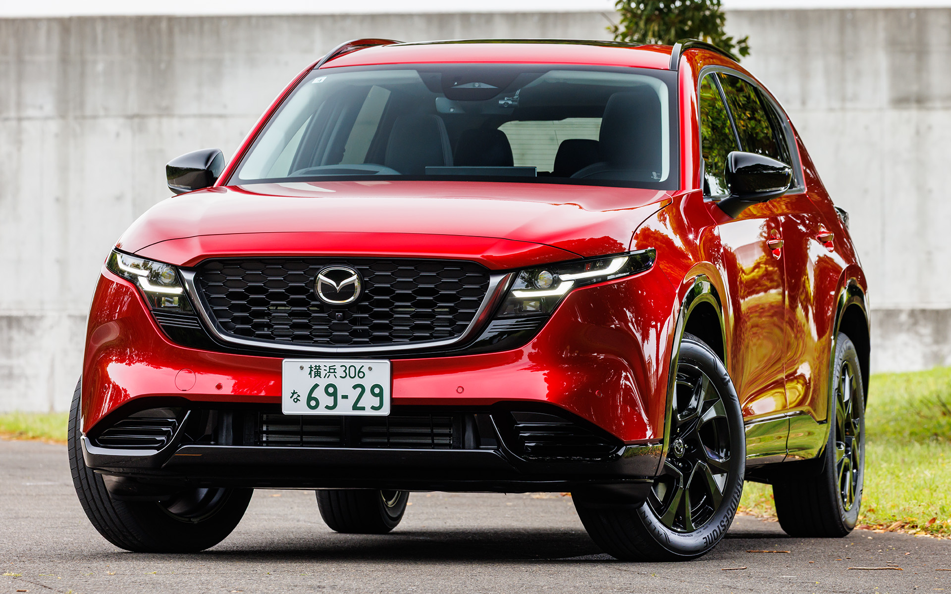 グレードは「S」「G」「L」の3種類で、それぞれ2WD（FF）と4WDを設定。価格は330万円～430万6500円