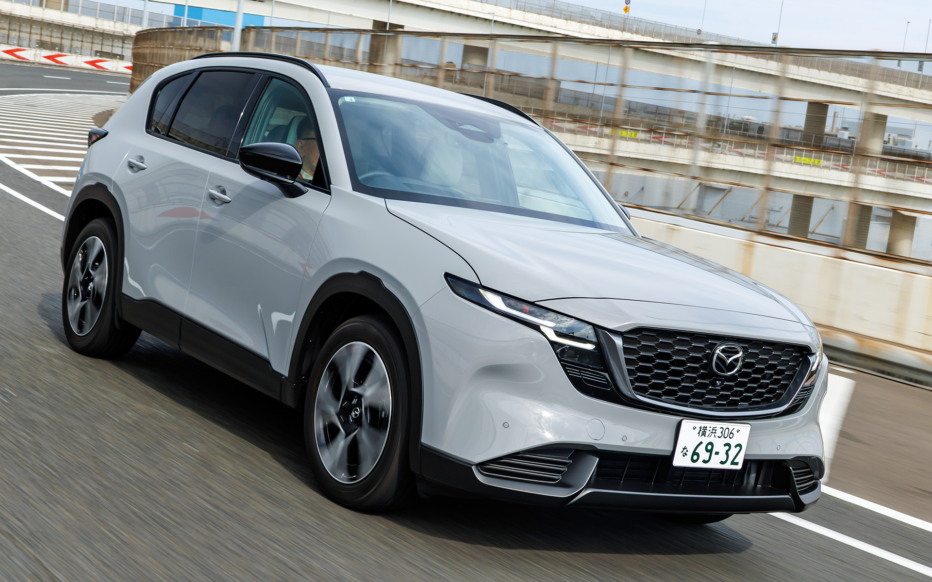 4WDモデルのほうが安定感もあるし、しなやかに駆け抜けていく感覚だった