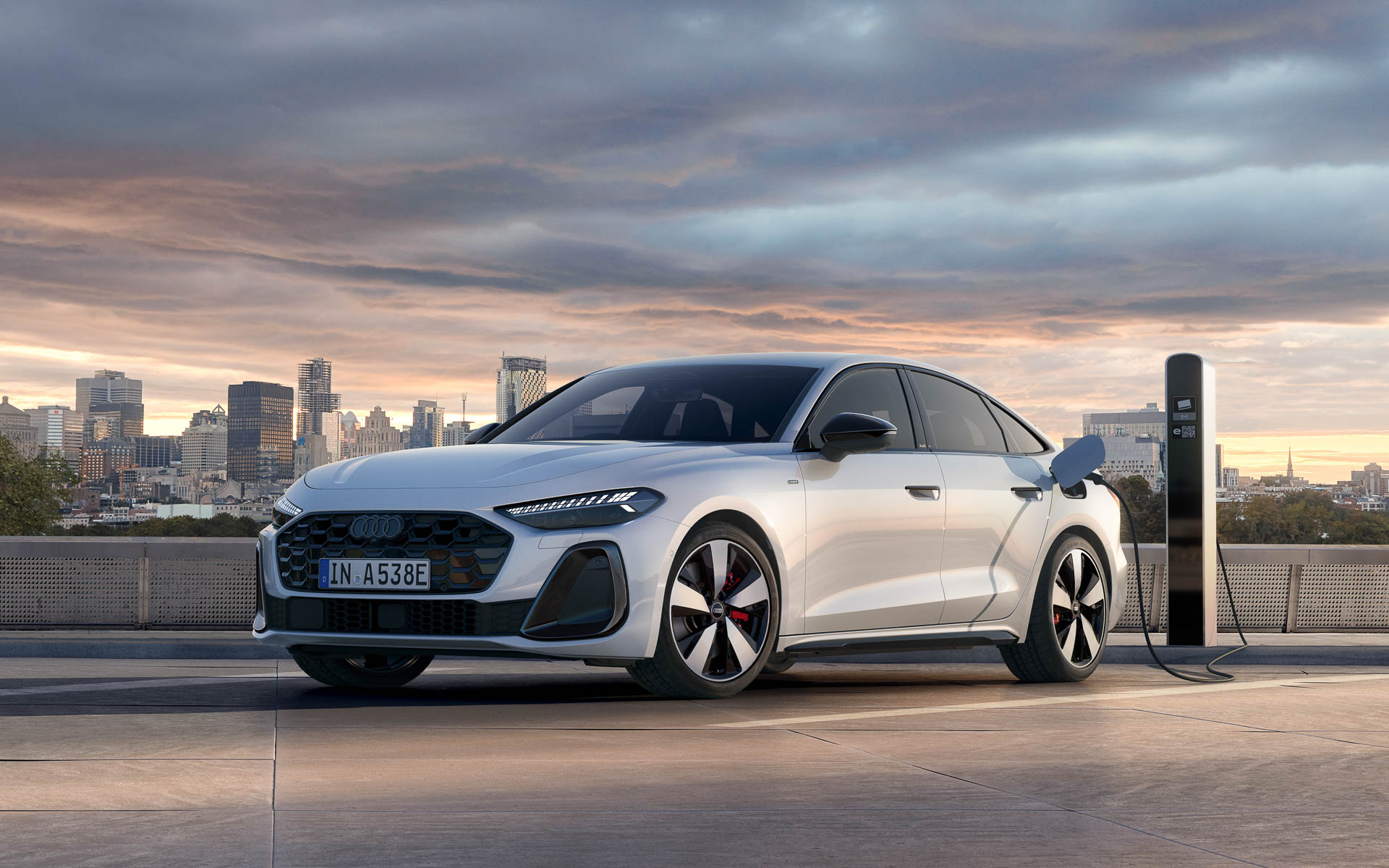 プレミアムミッドサイズセグメントのA5/A5 アバントシリーズに、プラグインハイブリッド（PHEV）モデル追加