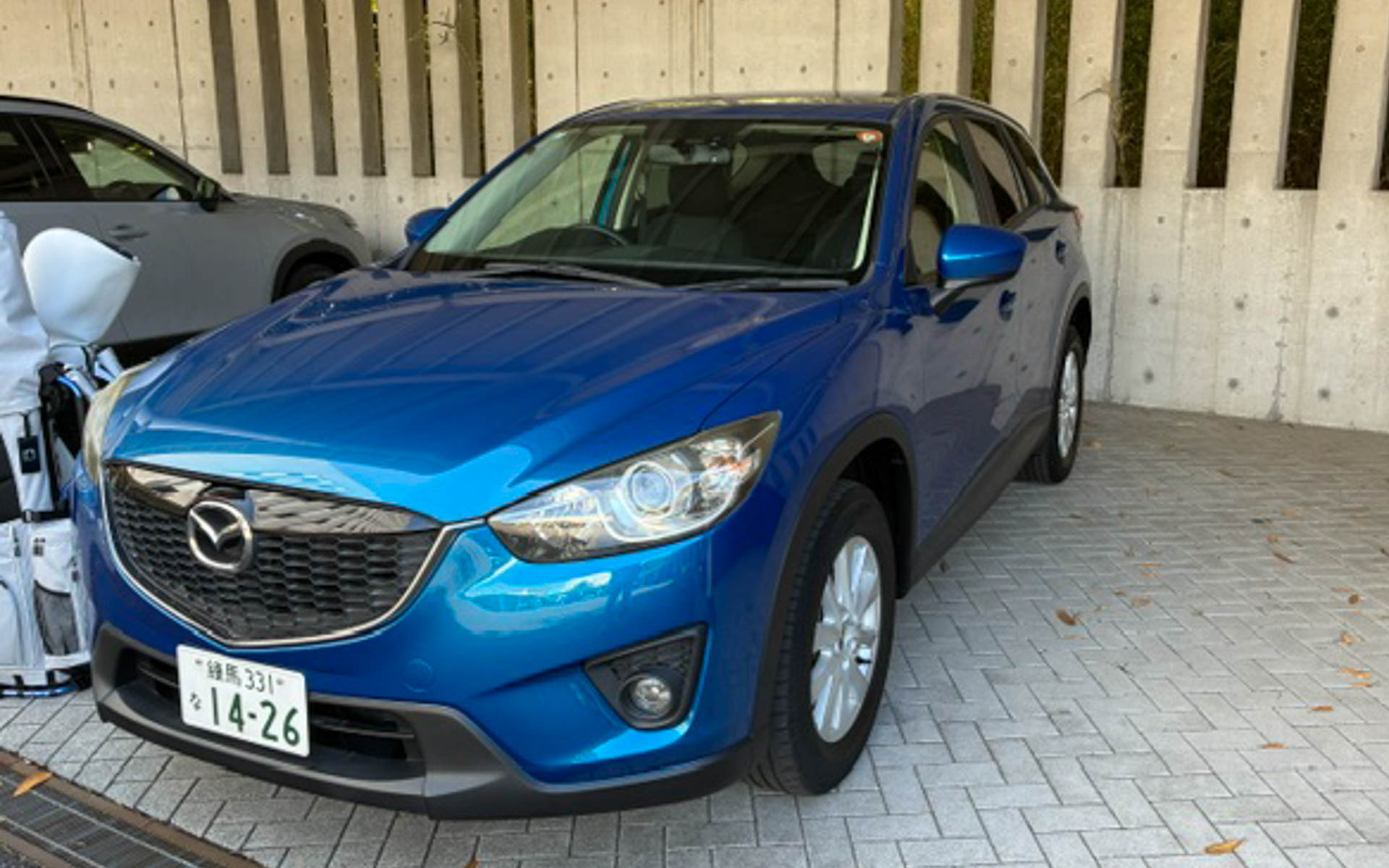 今になって初代CX-5を見ると、デビュー当時は大きいと思ったが、今ではコンパクトSUVに感じる