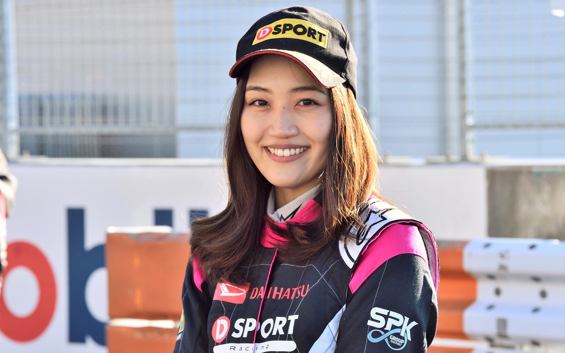 コ・ドライバーは上原あずみ選手