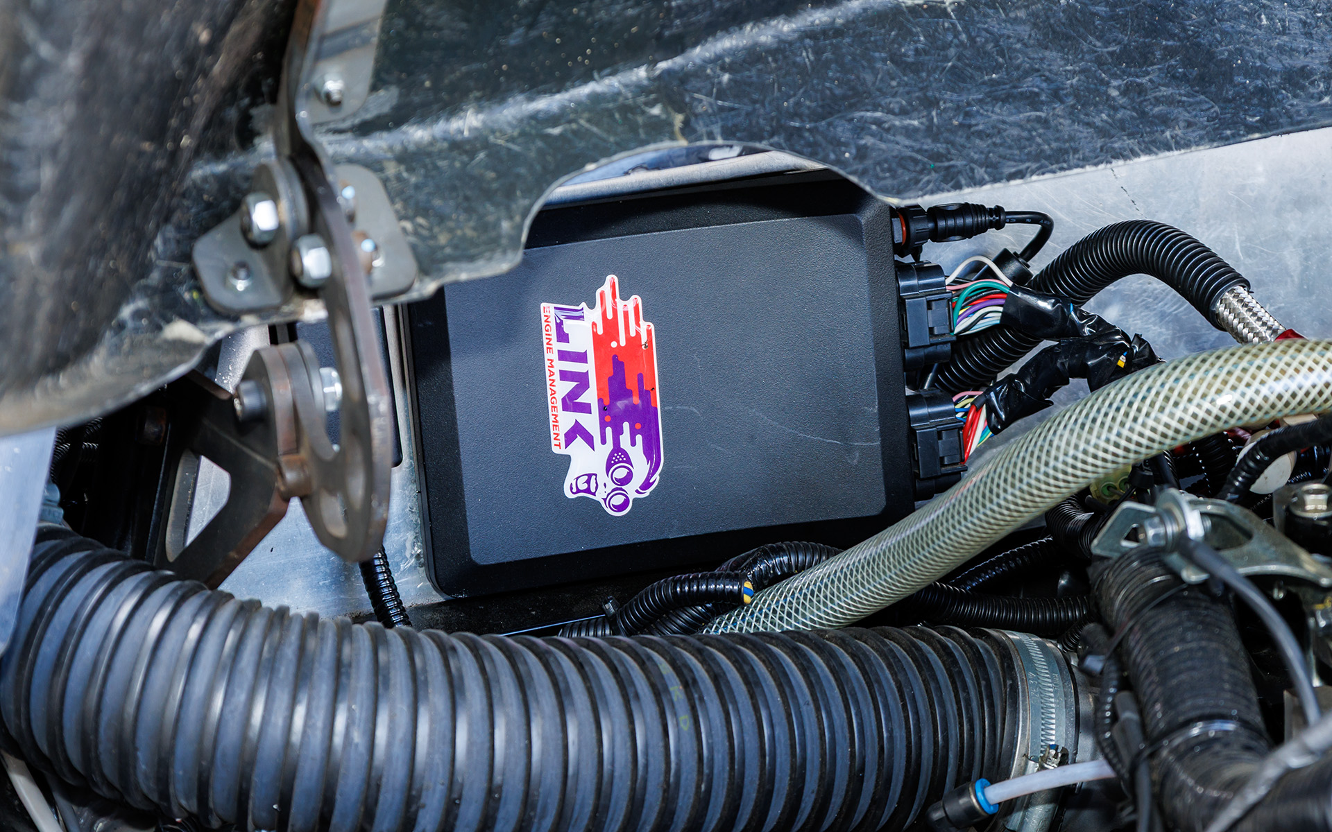 直列3気筒1.5リッターのヤリスに搭載されるM15A-FKSエンジンを搭載。制御コンピュータはLINK（リンク）を使用