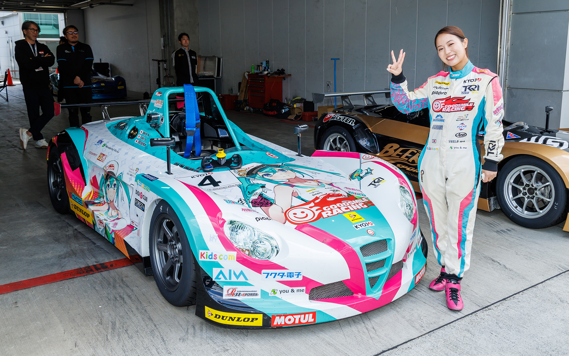 2位は4号車 グッドスマイル初音ミクVITA 岡本悠希選手。念願の初表彰台おめでとうございます！