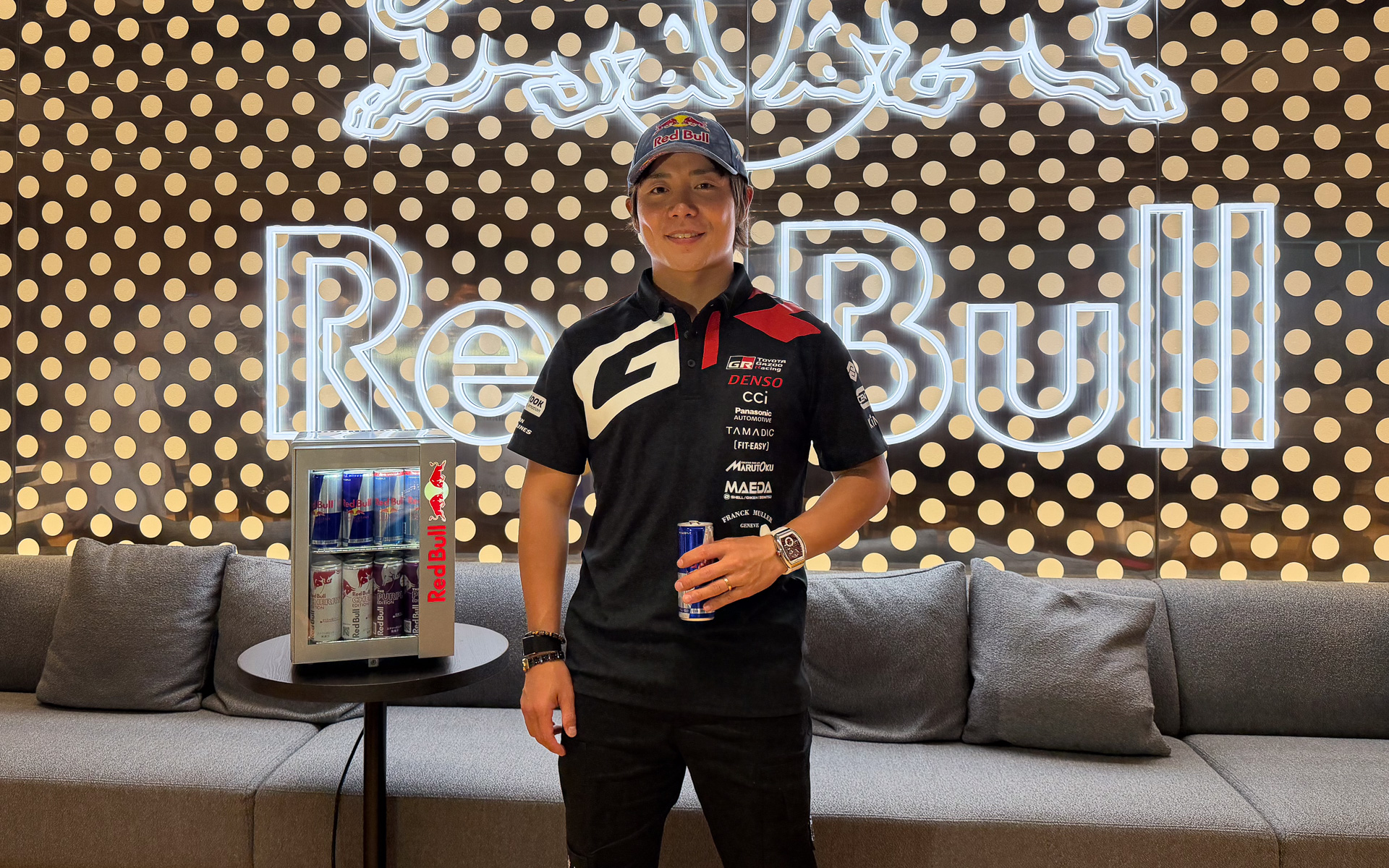 日本人ラリードライバーの常識を覆す活躍を示している勝田貴元選手。最初の勝利が確定したゴール後のインタビューで、「これが最初の勝利であって最後の勝利ではない」と語り、その後すぐに2勝目を挙げた