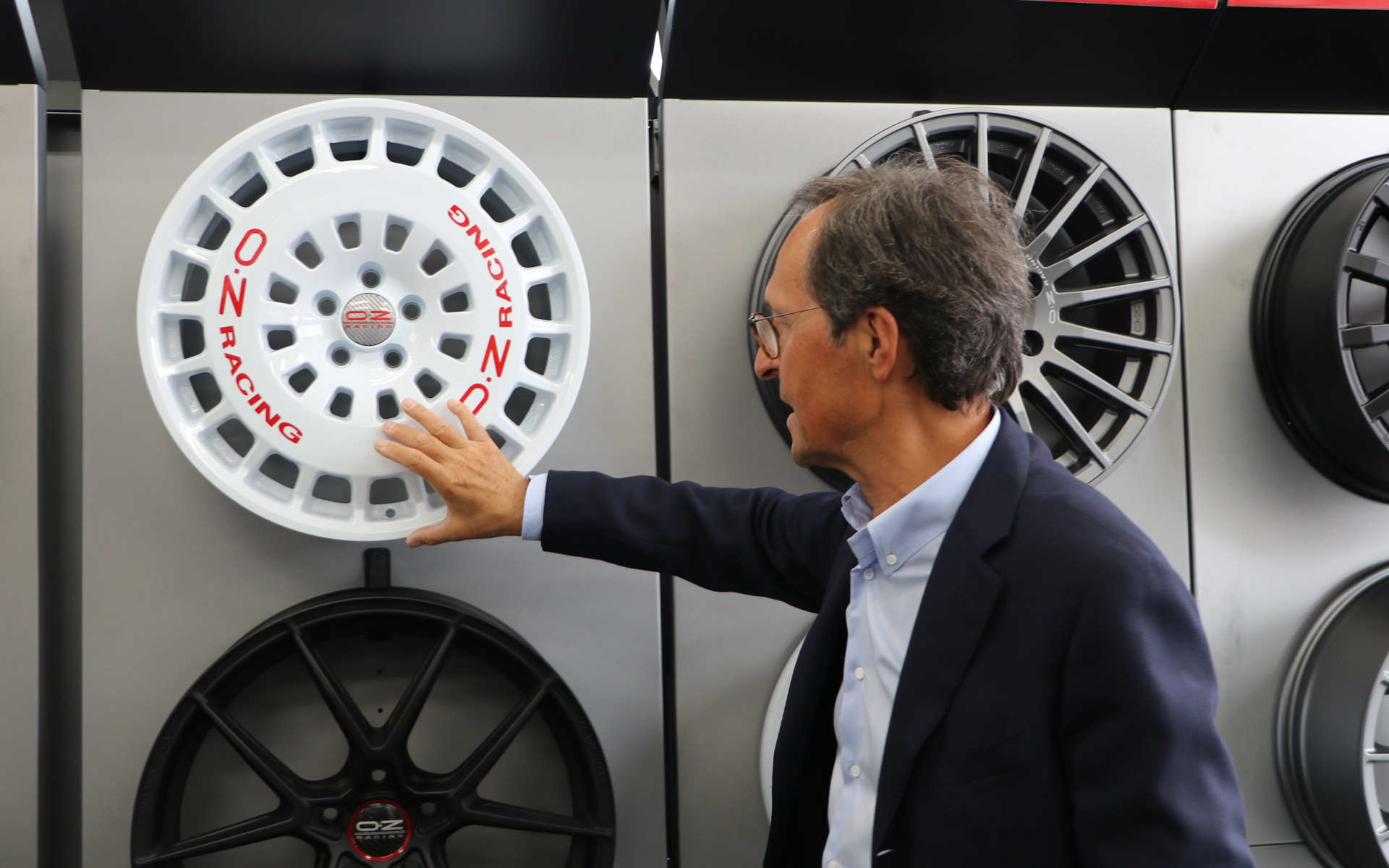 RR40の特徴を解説するベルノーニ会長