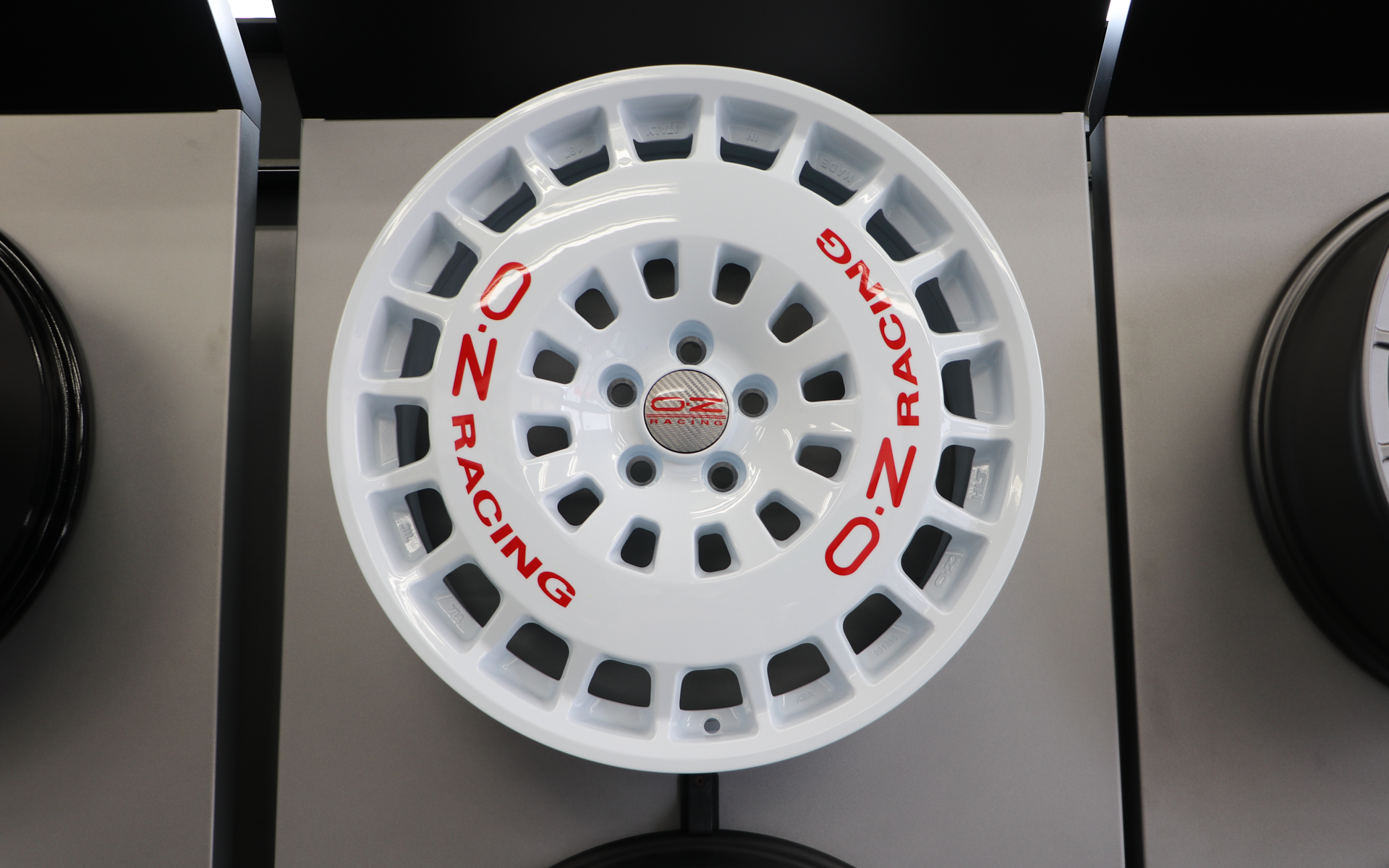RR40（レースホワイト＋レッドレタリング）