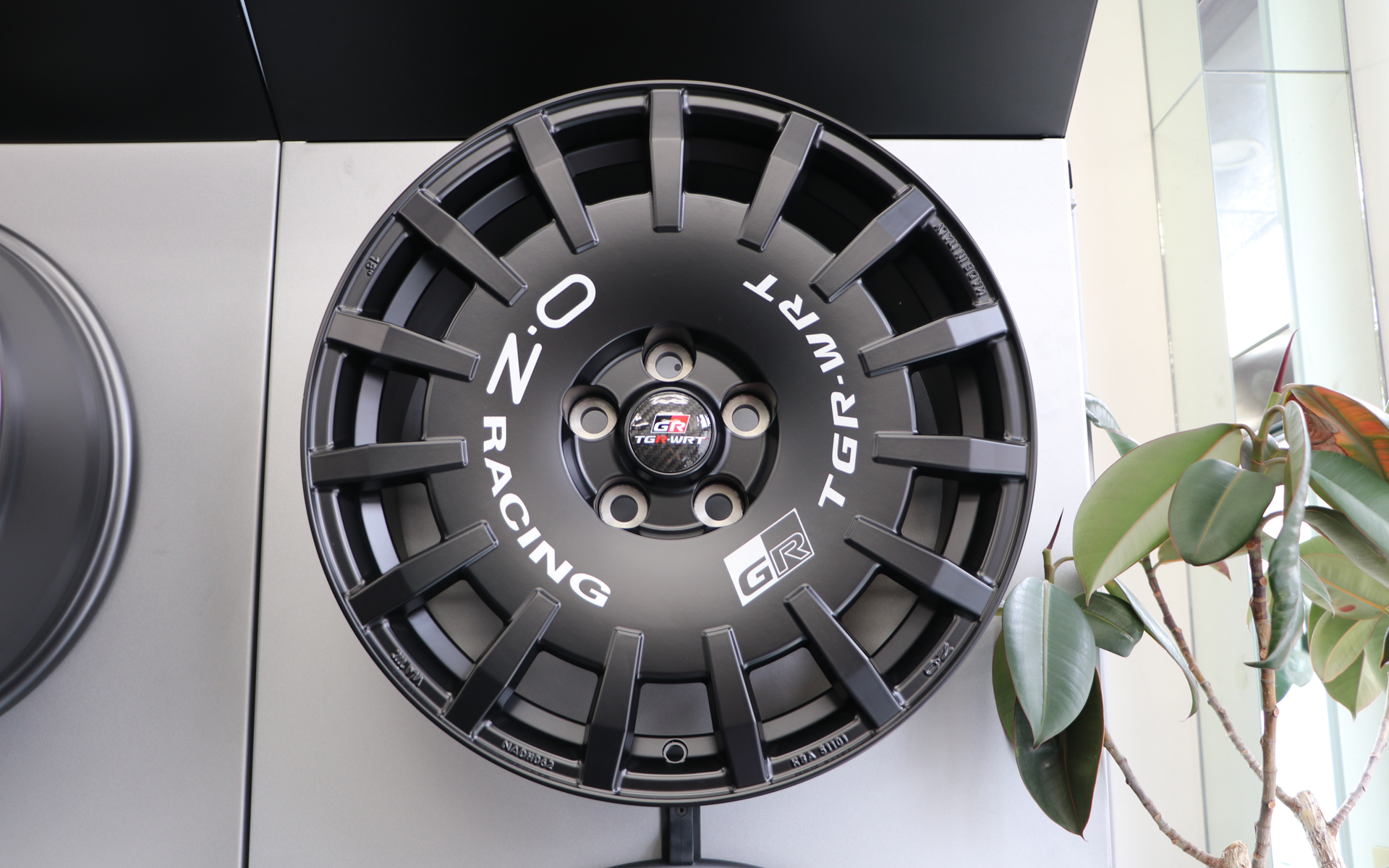 <a href="https://www.ozracing.com/jp/wheels/oz-racing/sport/Rally-Racing-TGR-WRT" class="n" target="_blank">Rally Racing TGR WRT</a>