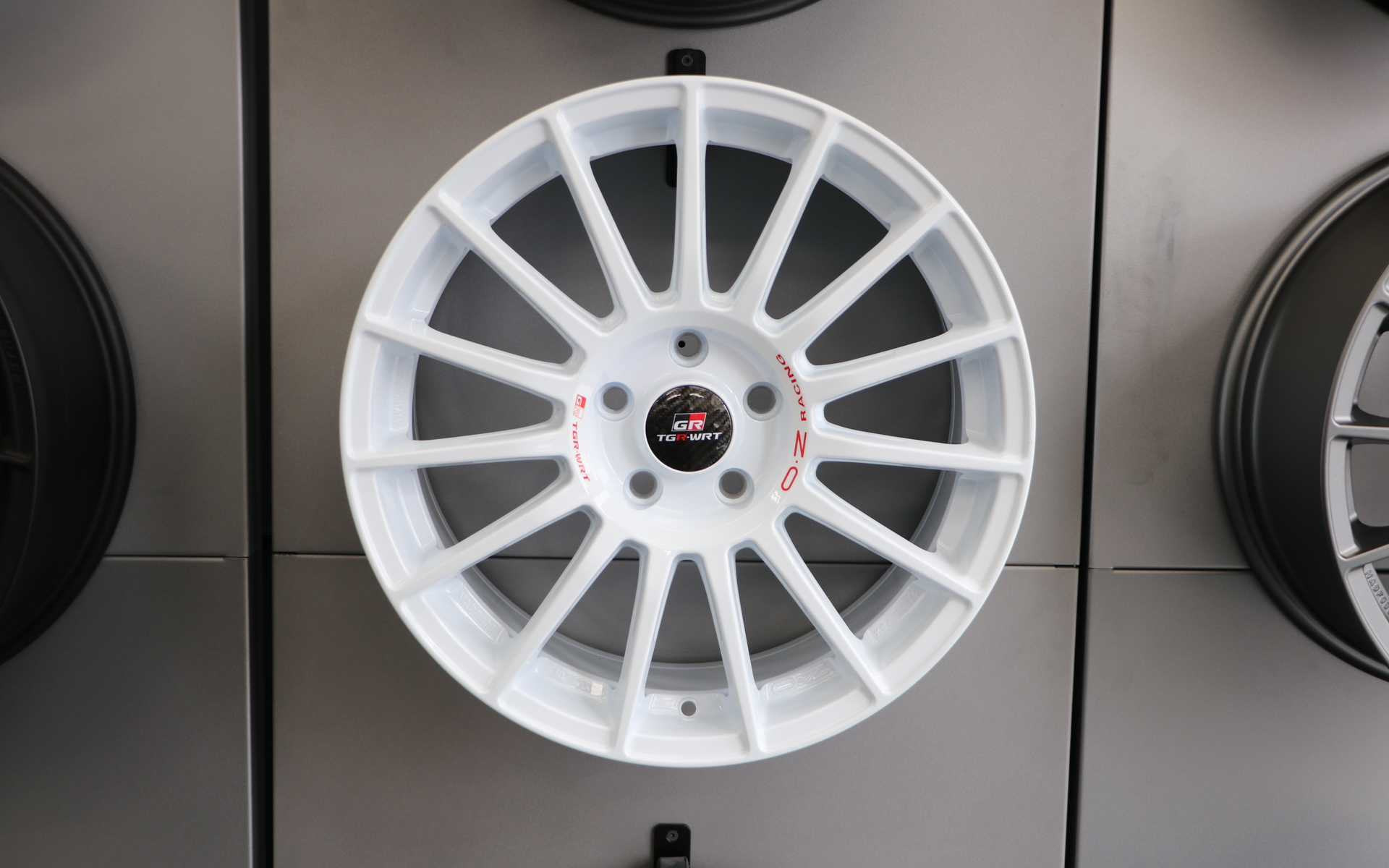 <a href="https://www.ozracing.com/jp/wheels/oz-racing/sport/superturismo-TGR-WRT" class="n" target="_blank">Superturismo TGR-WRT</a>