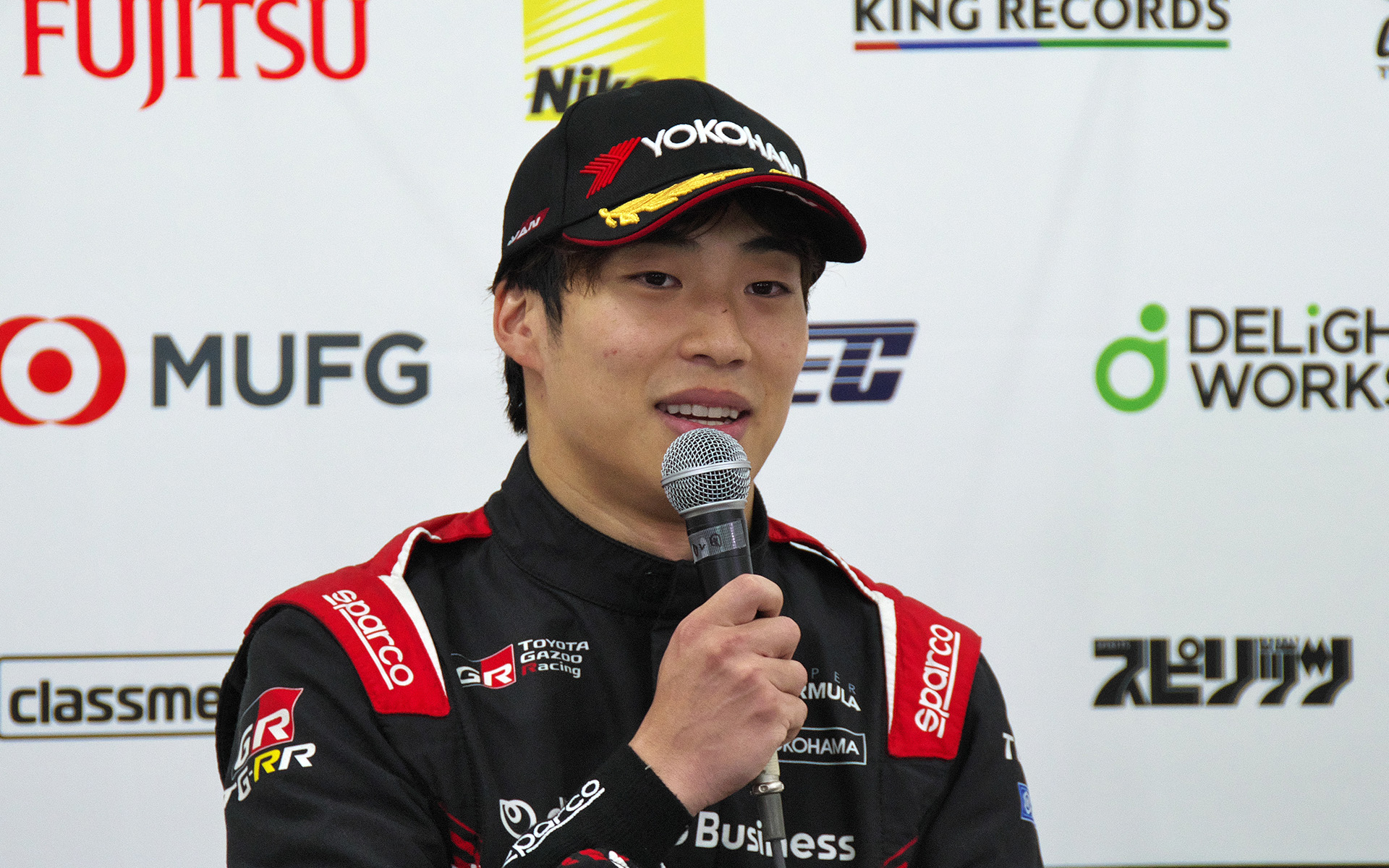 優勝記者会見で答える福住選手