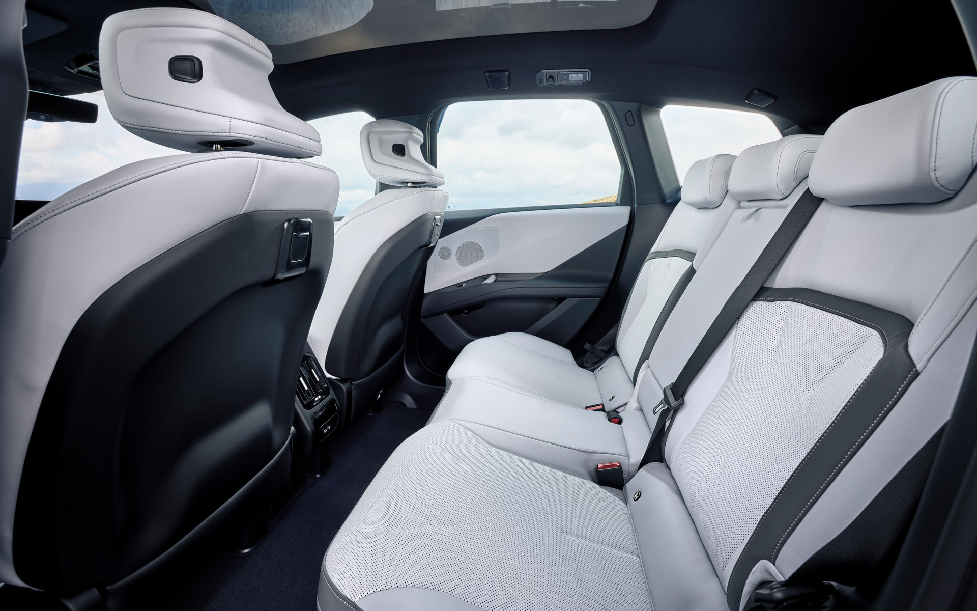 BMWのノイエ・クラッセ第1弾モデル新型「iX3」のインテリア