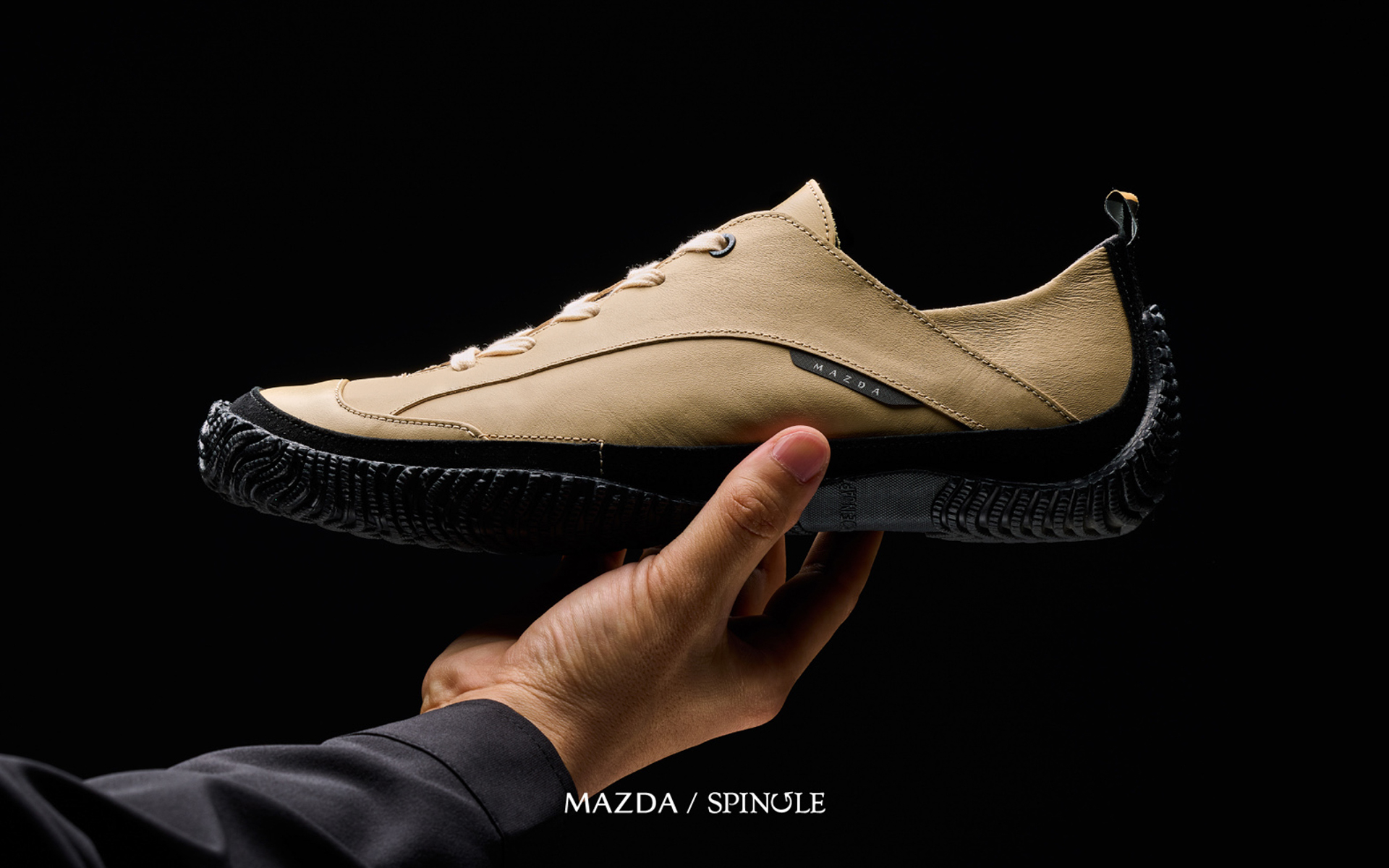 人気のカラー「SPORT TAN」を採用