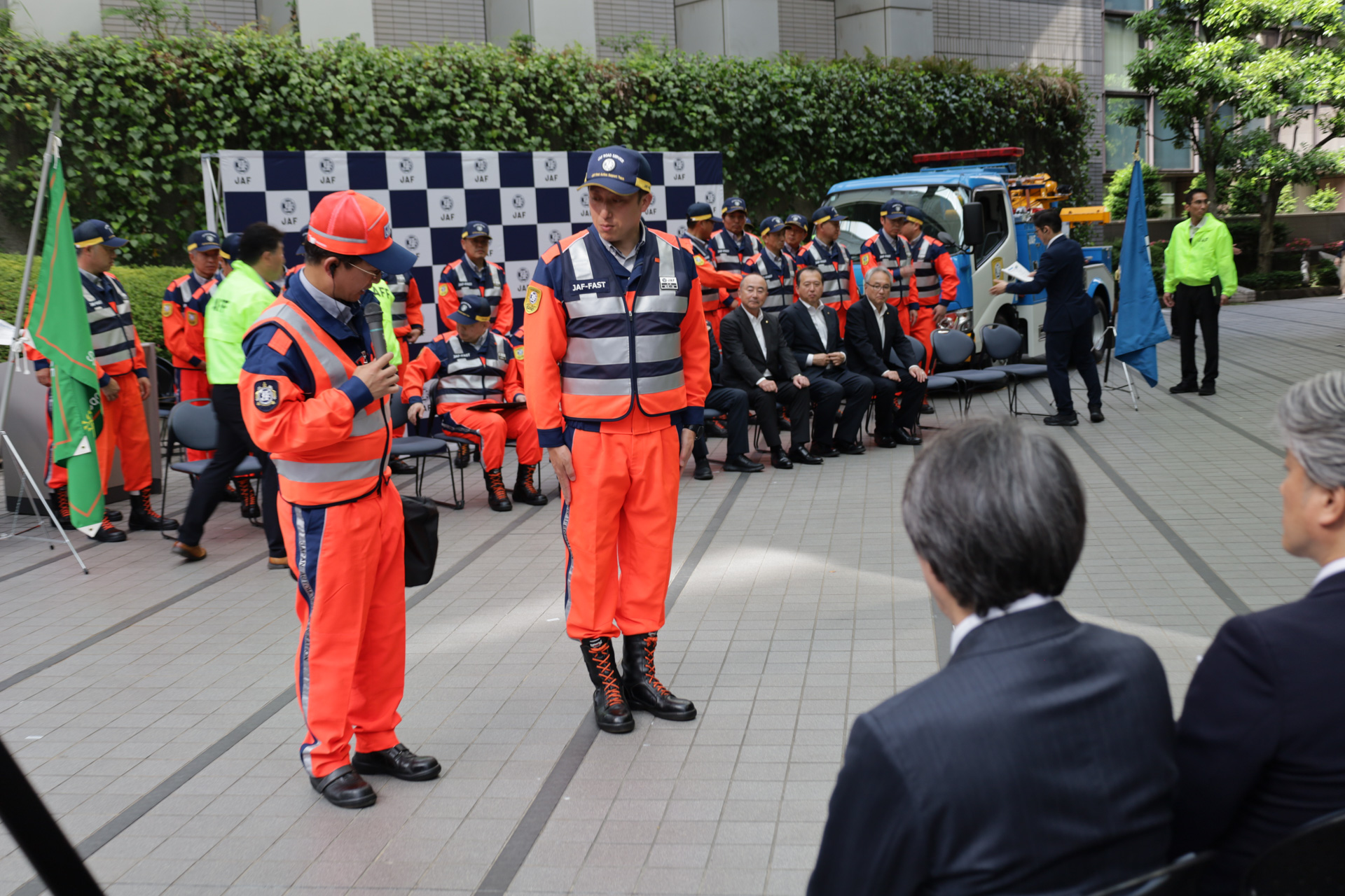 JAF-FAST隊員が着用する制服について説明