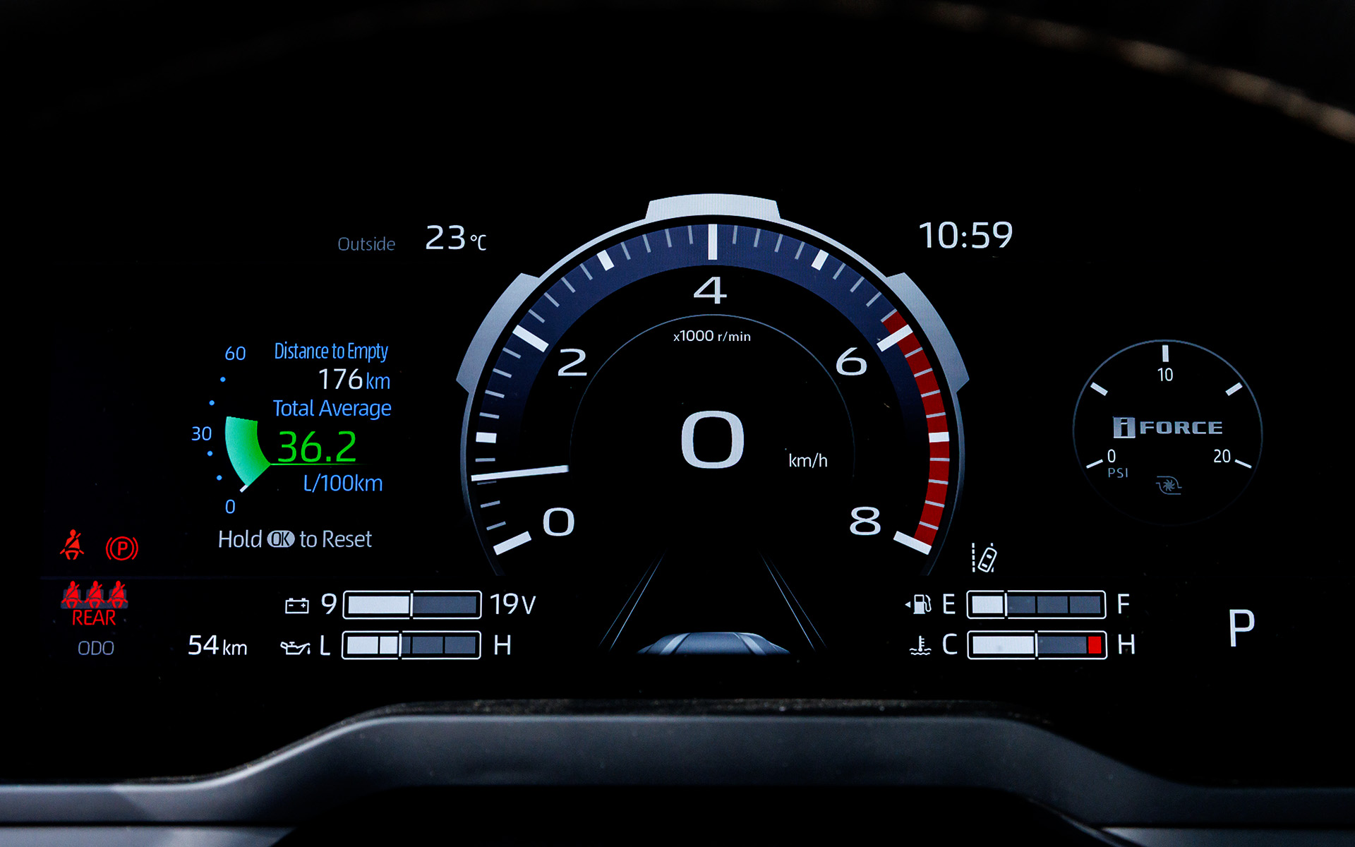 メーターは12.3インチ液晶を採用。日本車より文字が大きめで分かりやすく感じられる