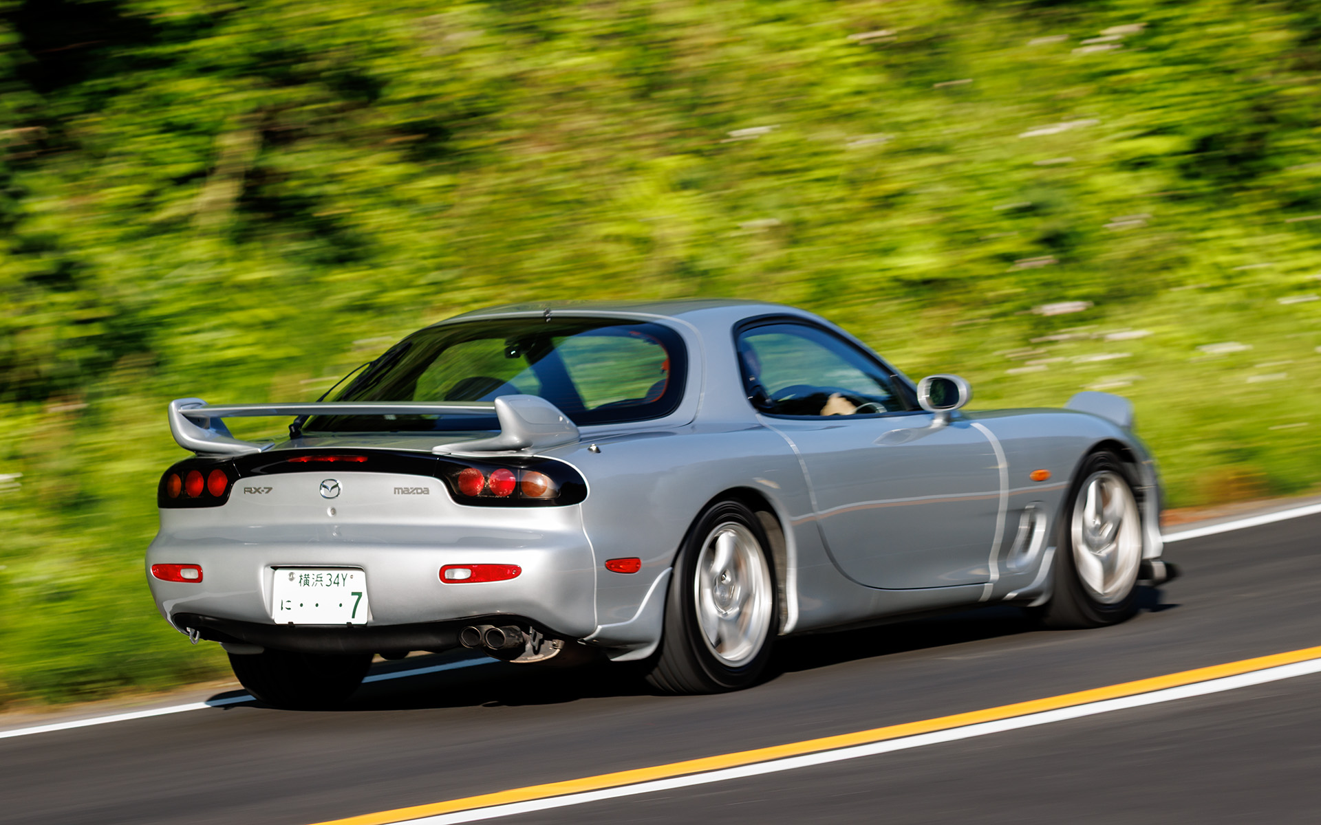 こんなに気持ちよく、楽しく走れるRX-7の後継モデルの登場を待ち望んでいる読者も多いだろう