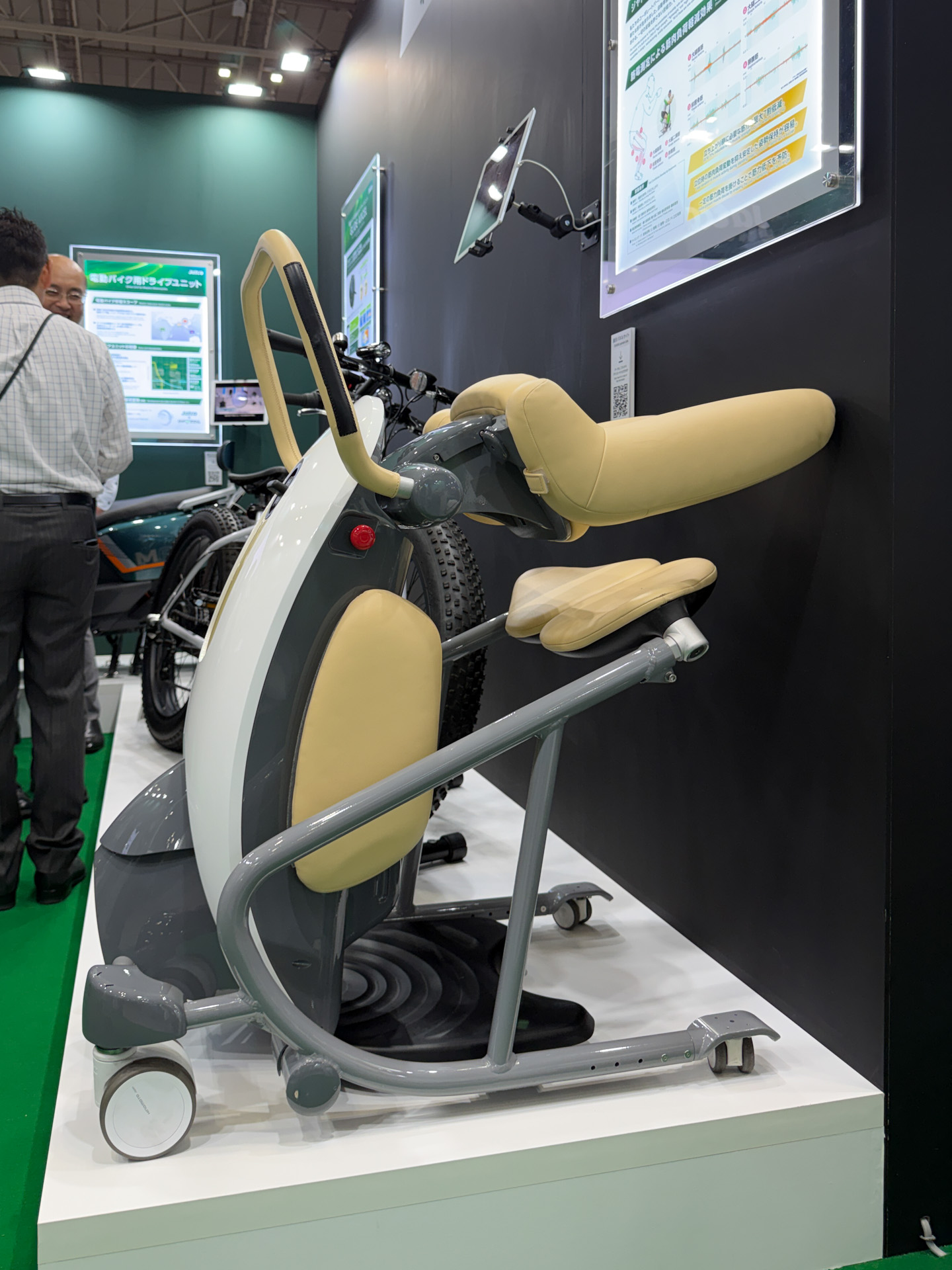 移乗機構付き車いす「Lifmy（リフミィ）」