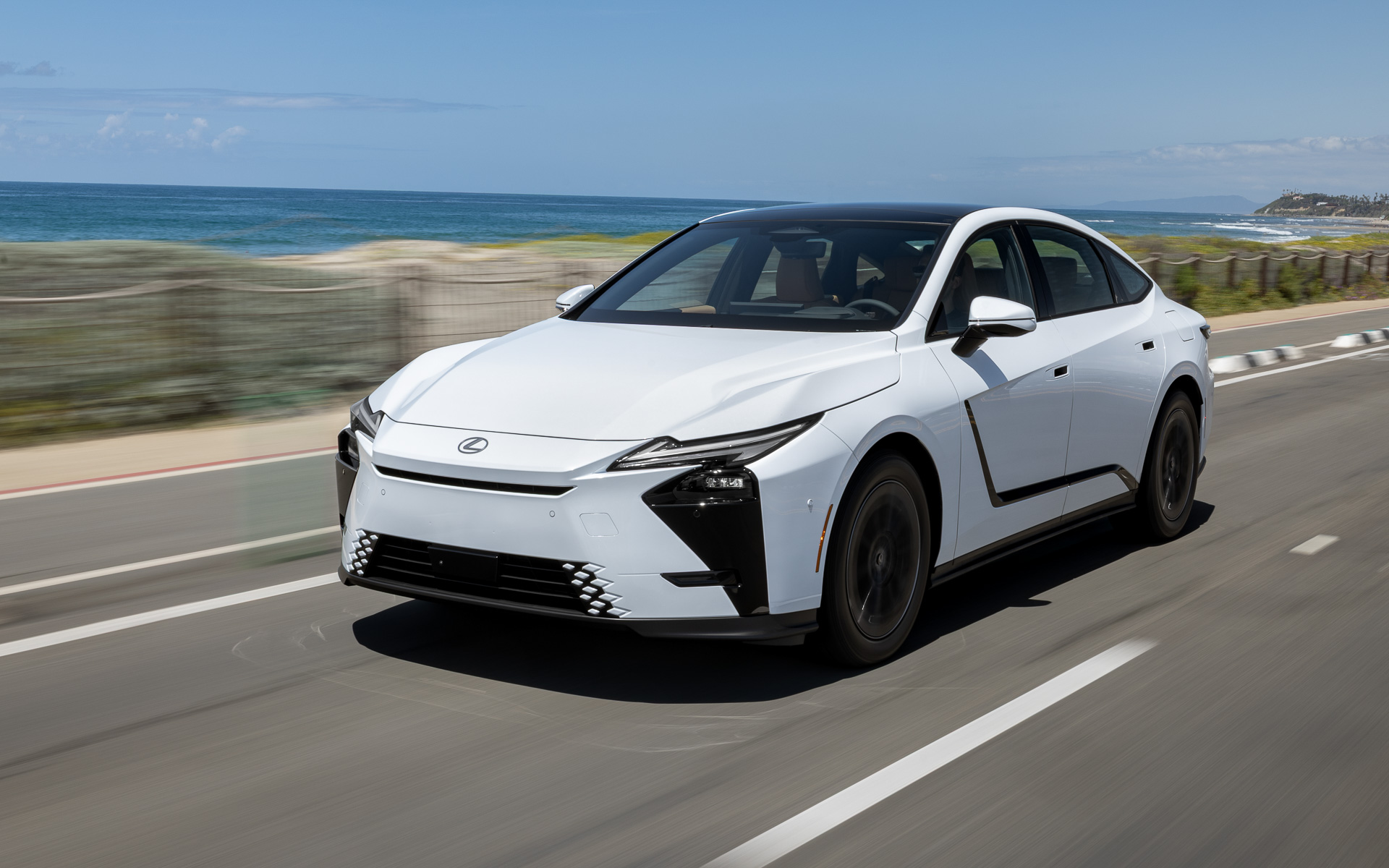 米国カリフォルニア州サンディエゴで新型「ES」の試乗会が開かれた
