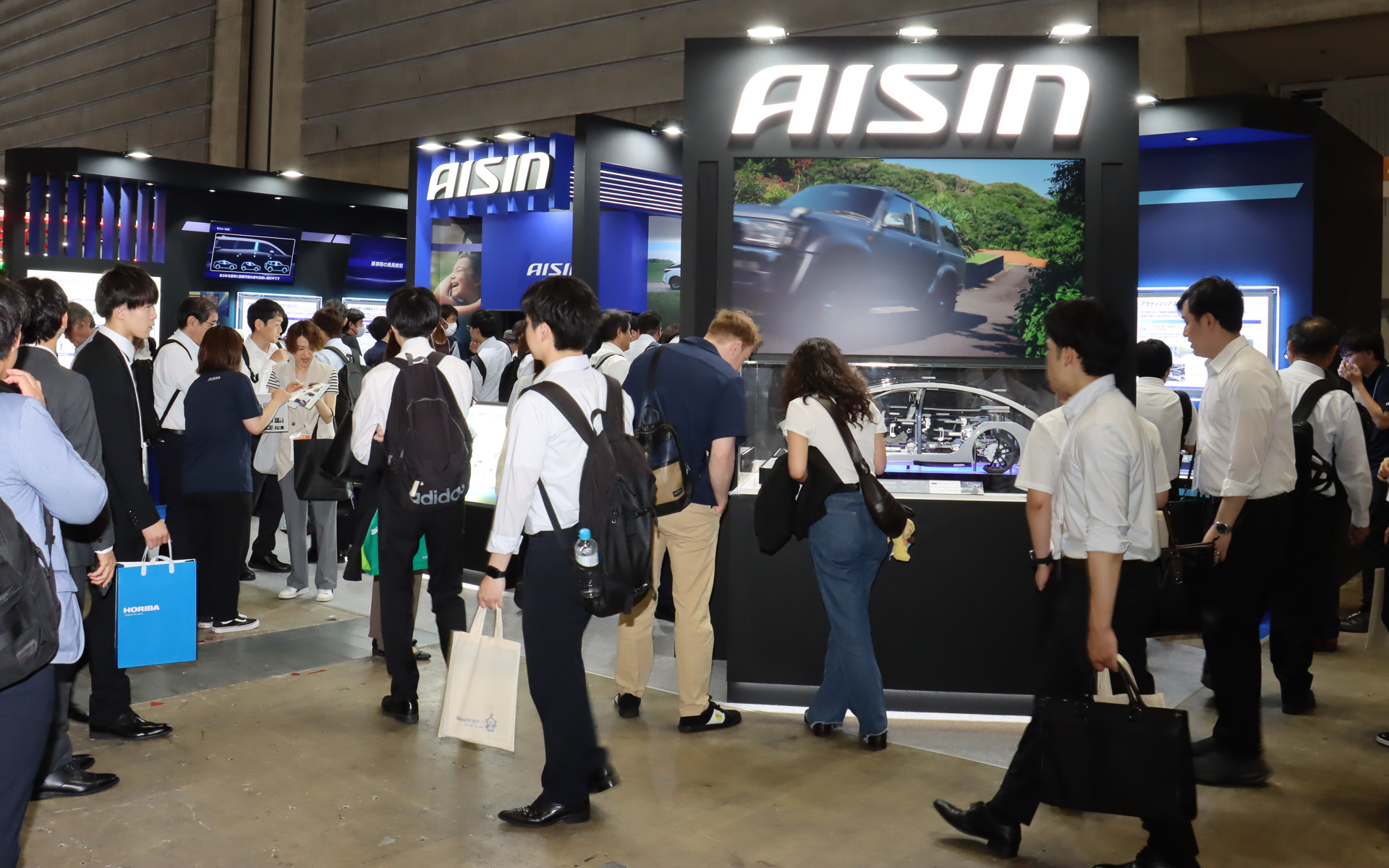 パシフィコ横浜の展示ホール・493にあるアイシンブース