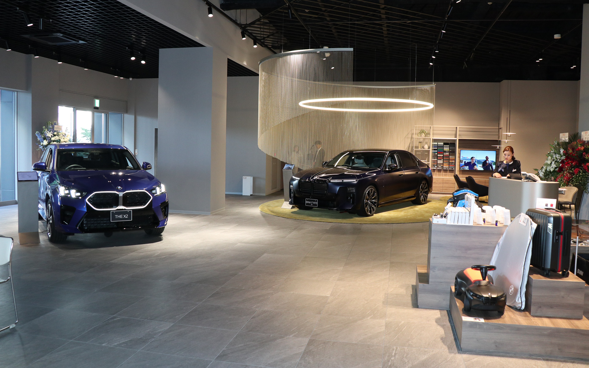 常時5台の車両展示を実施する