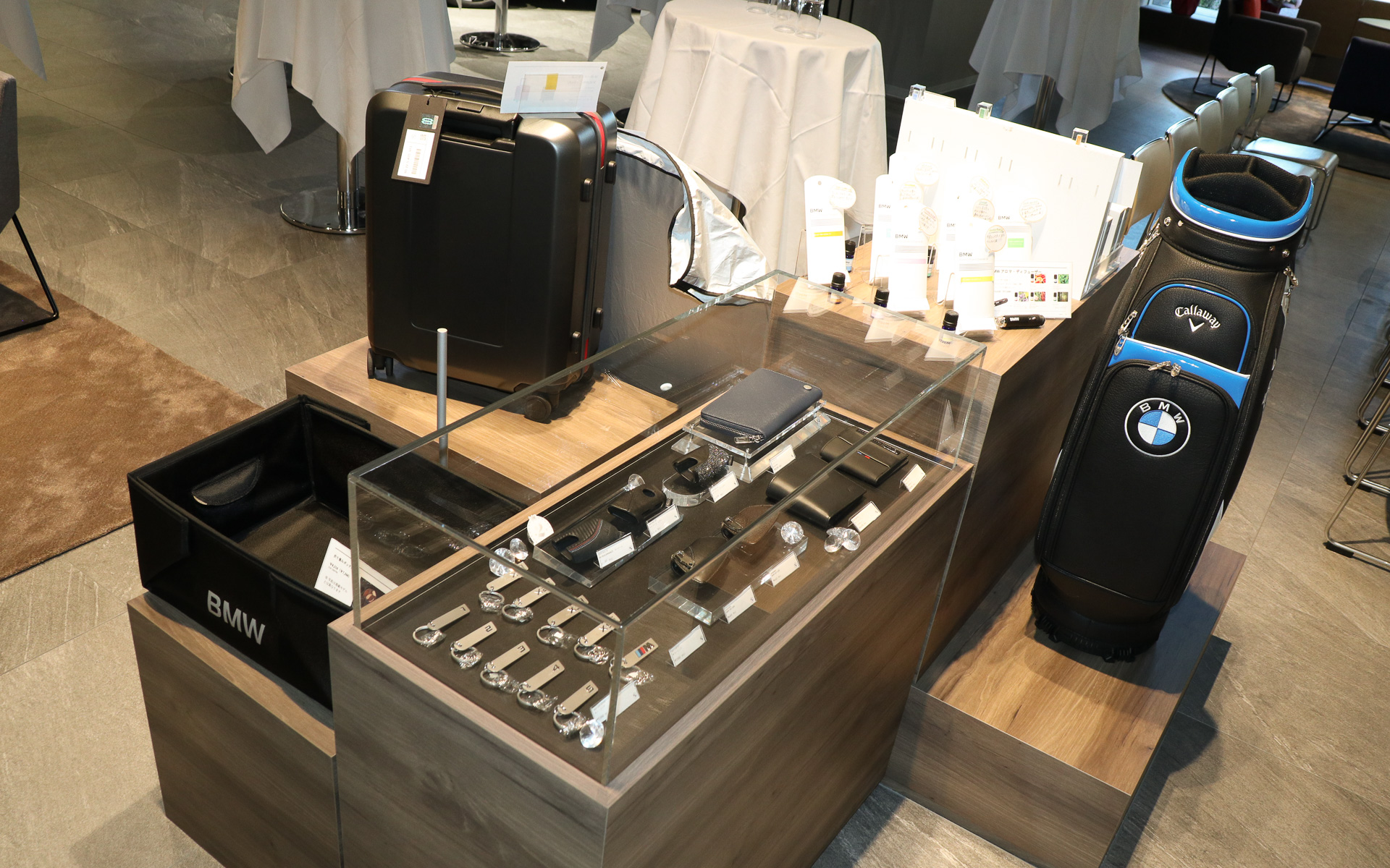 アクセサリー類の展示販売コーナー