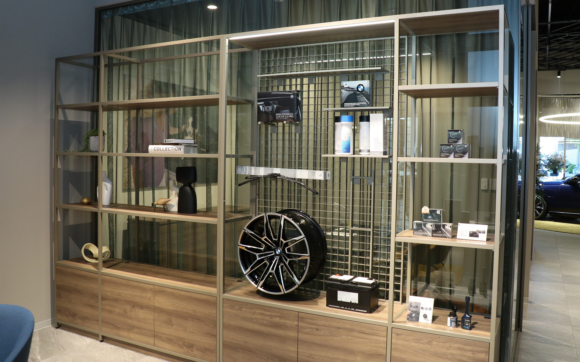 純正オプション品も展示されている