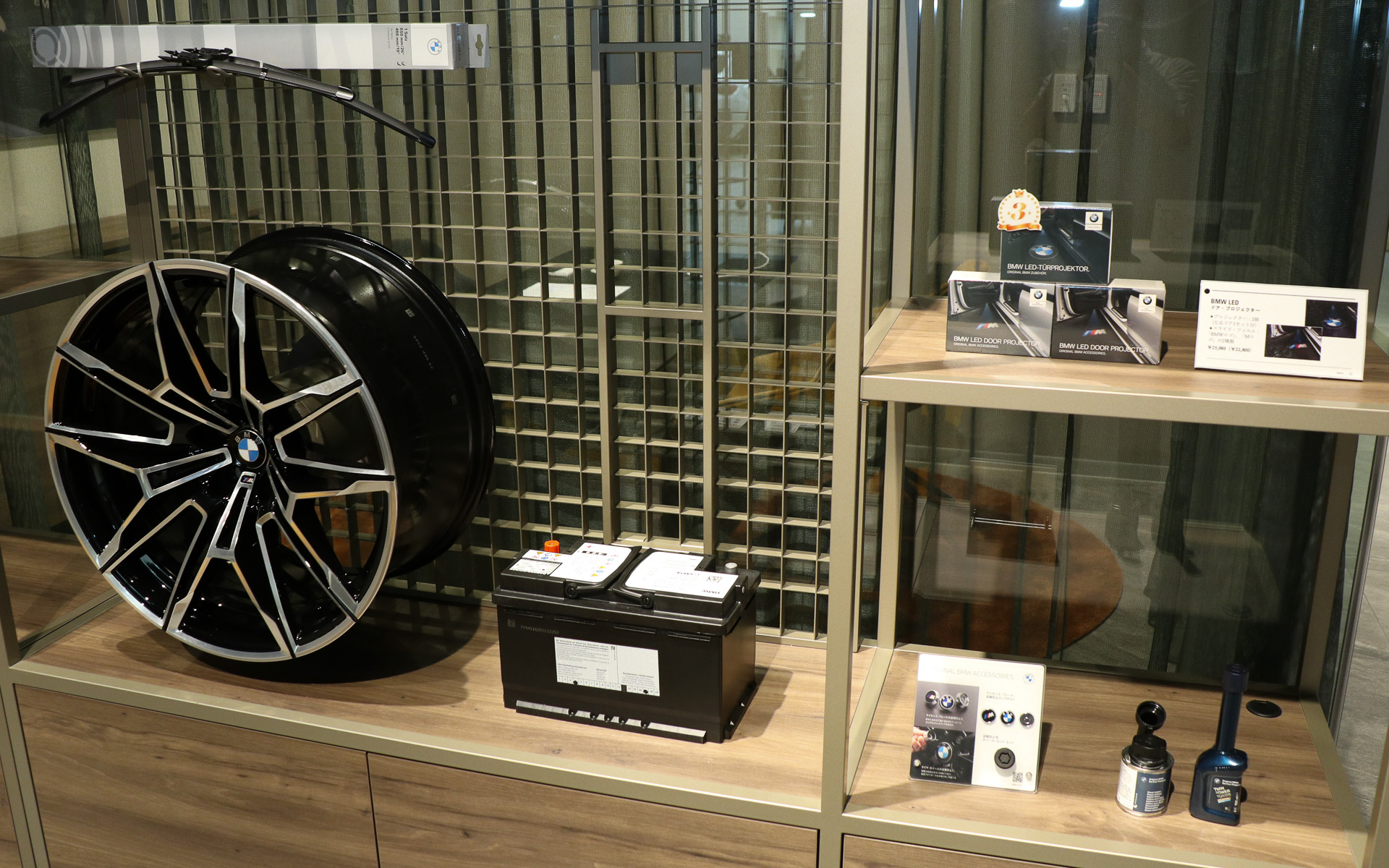 純正オプション品も展示されている