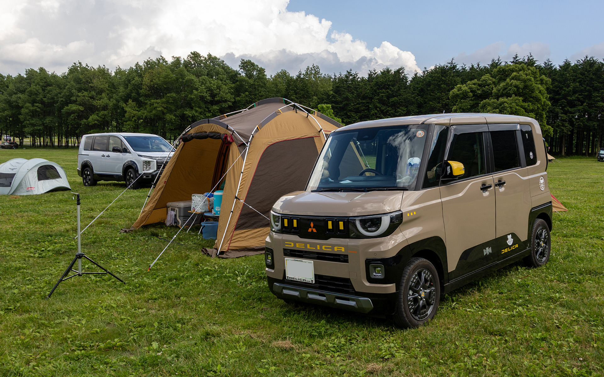 デリカミニの前には馬力のあるSUVに乗っていたそう。当初は軽自動車に非力さを感じていたそうだが、慣れてくるとちょうどいいことに気がつく。そして高速道路も右側車線を走ることがほとんどなくなり、ゆっくりのんびり走るのが基本になったそうだ