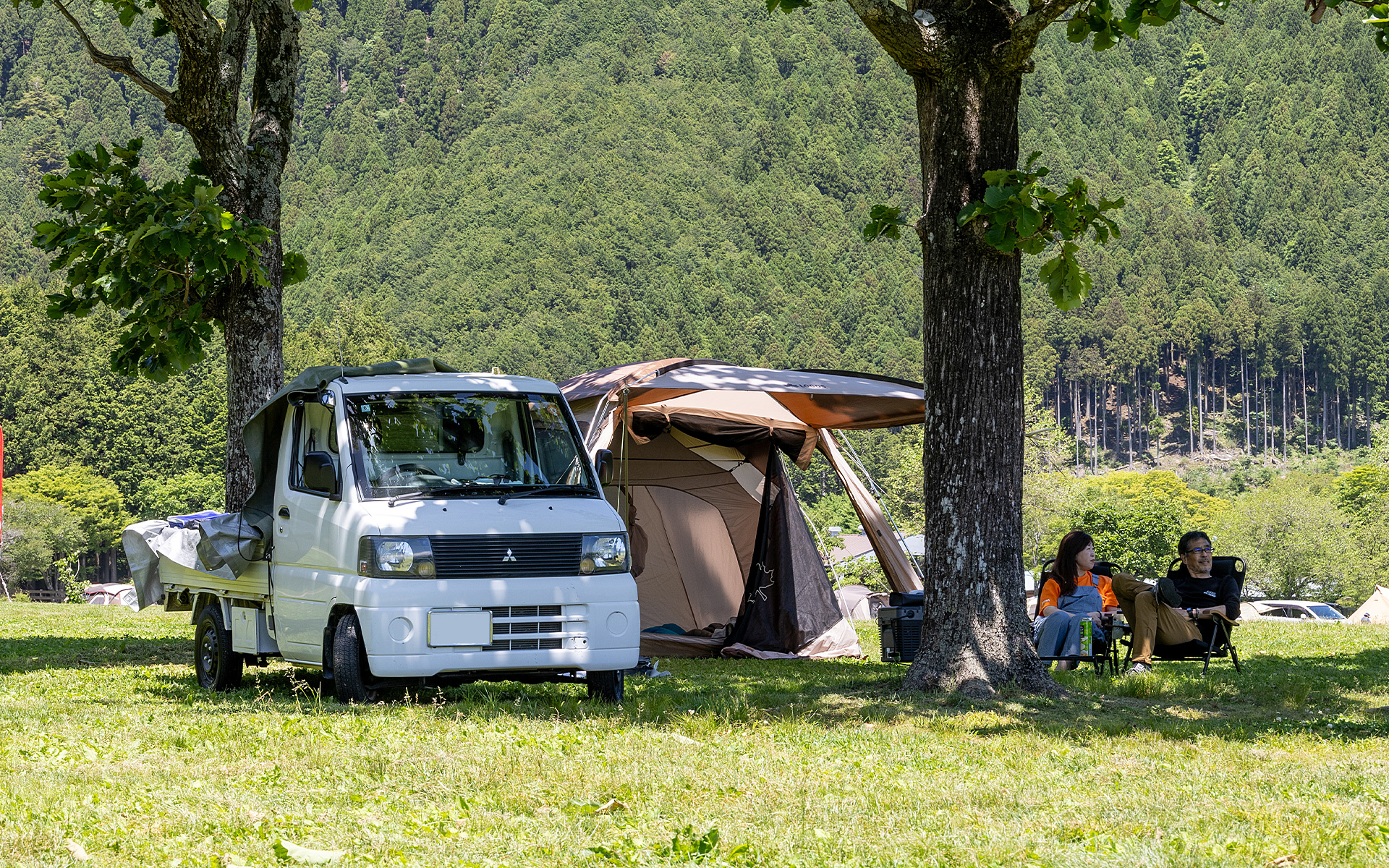スターキャンプには以前も参加したが、その時に乗っていた車両を手放してしまって、現在はこのミニキャブトラックしかない。それでも試しに応募してみたら当選できたと笑顔で語ってくれたご夫婦。テント泊キャンプであれば荷物がたくさん積める軽トラックはむしろ便利かも